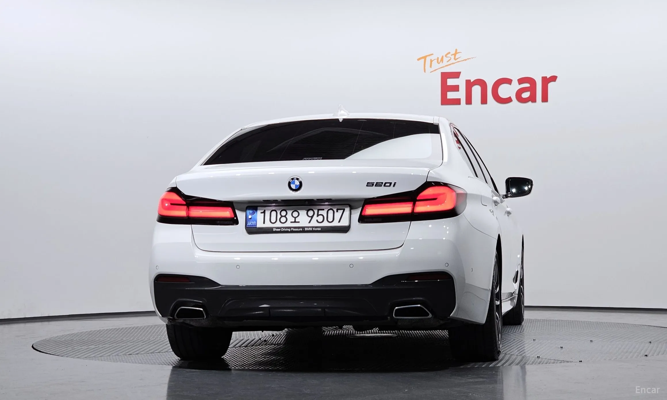 BMW 5 Series (G30) превью 3