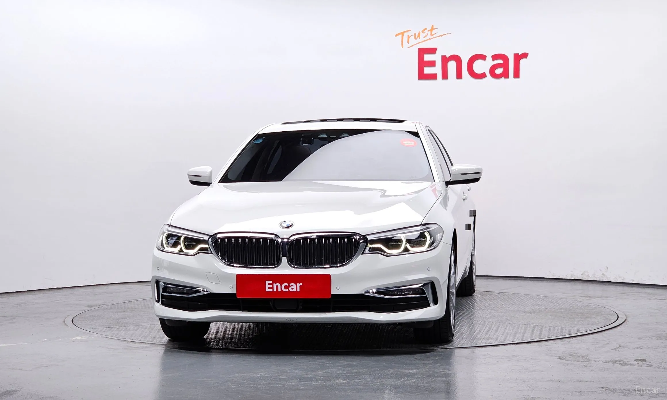 BMW 5 Series (G30) превью 2