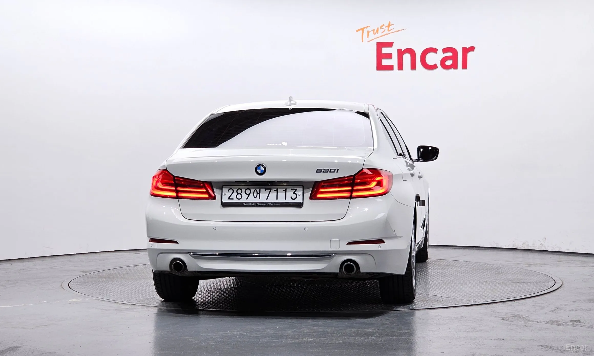 BMW 5 Series (G30) превью 3