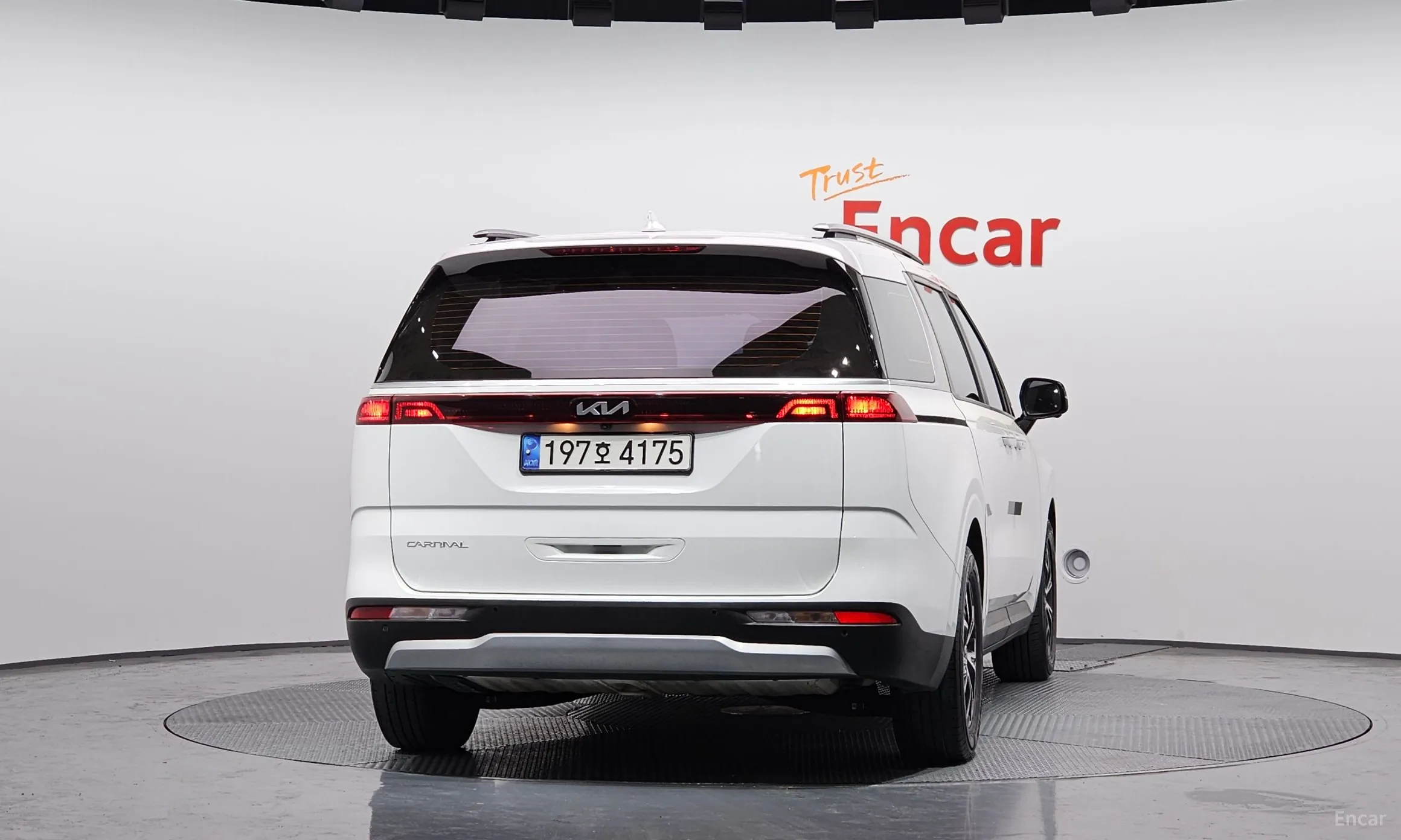 Kia Carnival Gen 4 превью 3