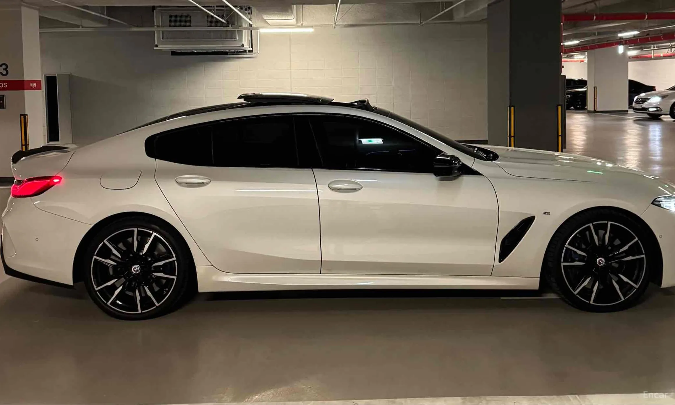 BMW 8-series (G15)