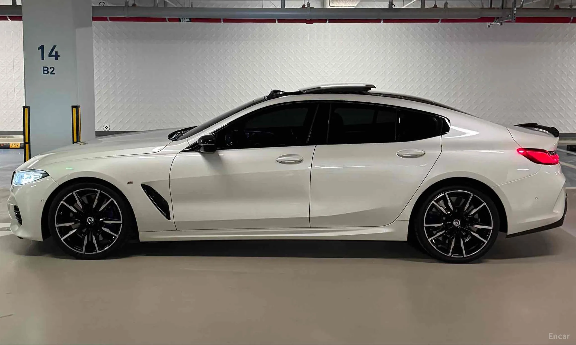 BMW 8-series (G15) превью 3