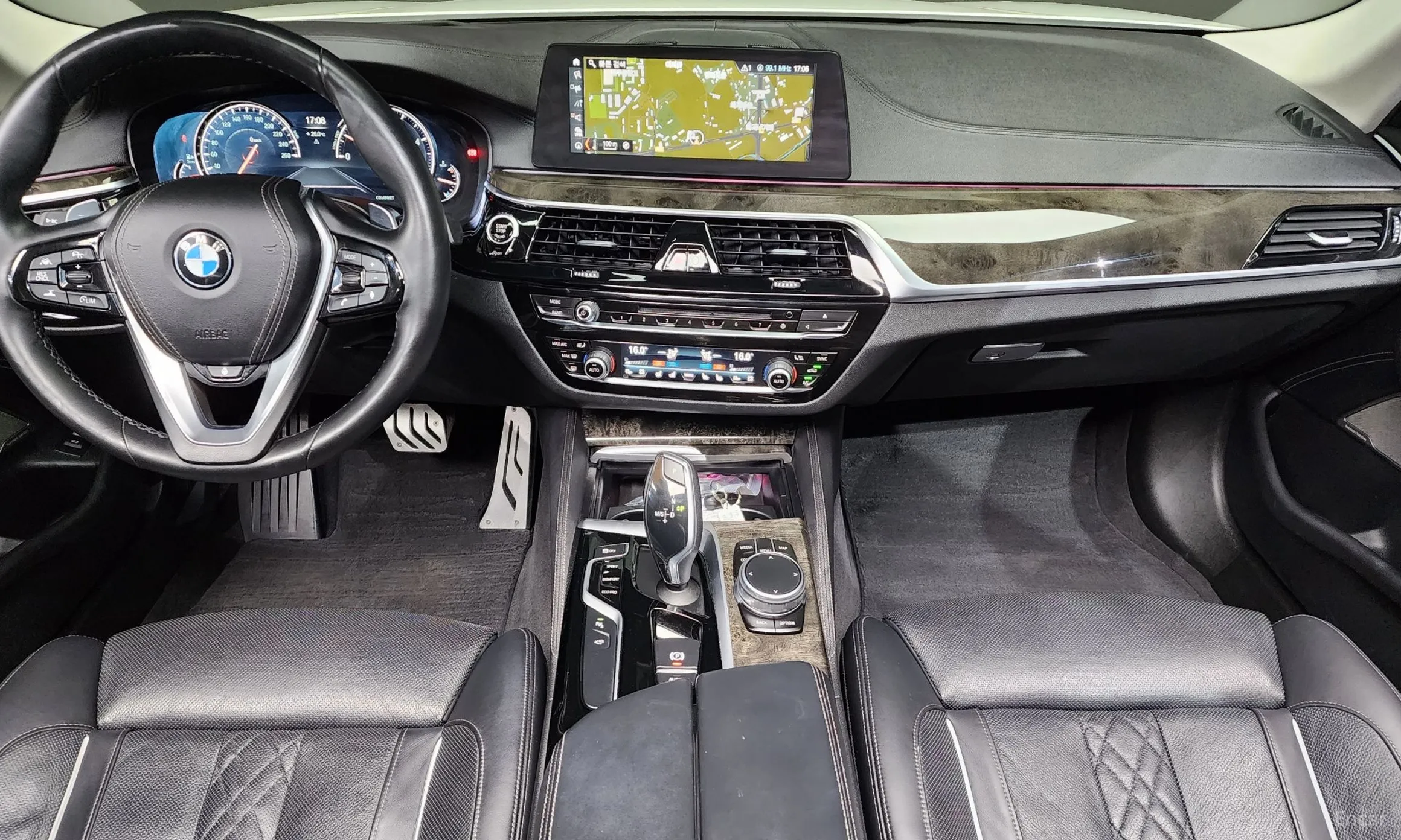 BMW 5 Series (G30) превью 4