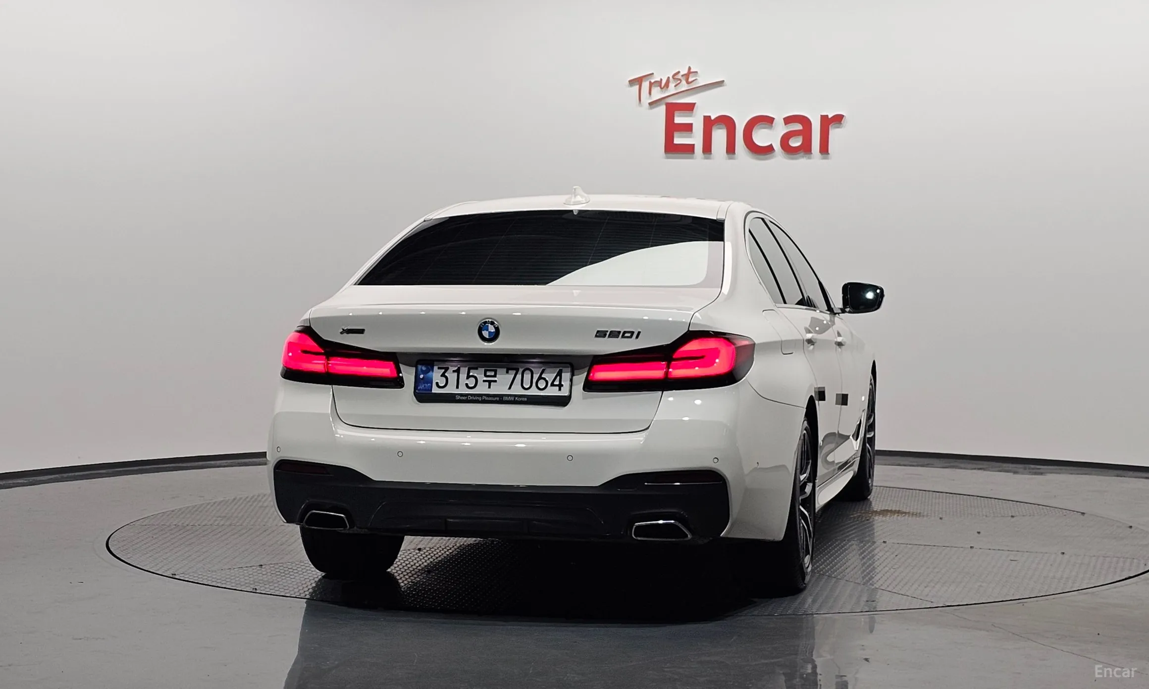 BMW 5 Series (G30) превью 3