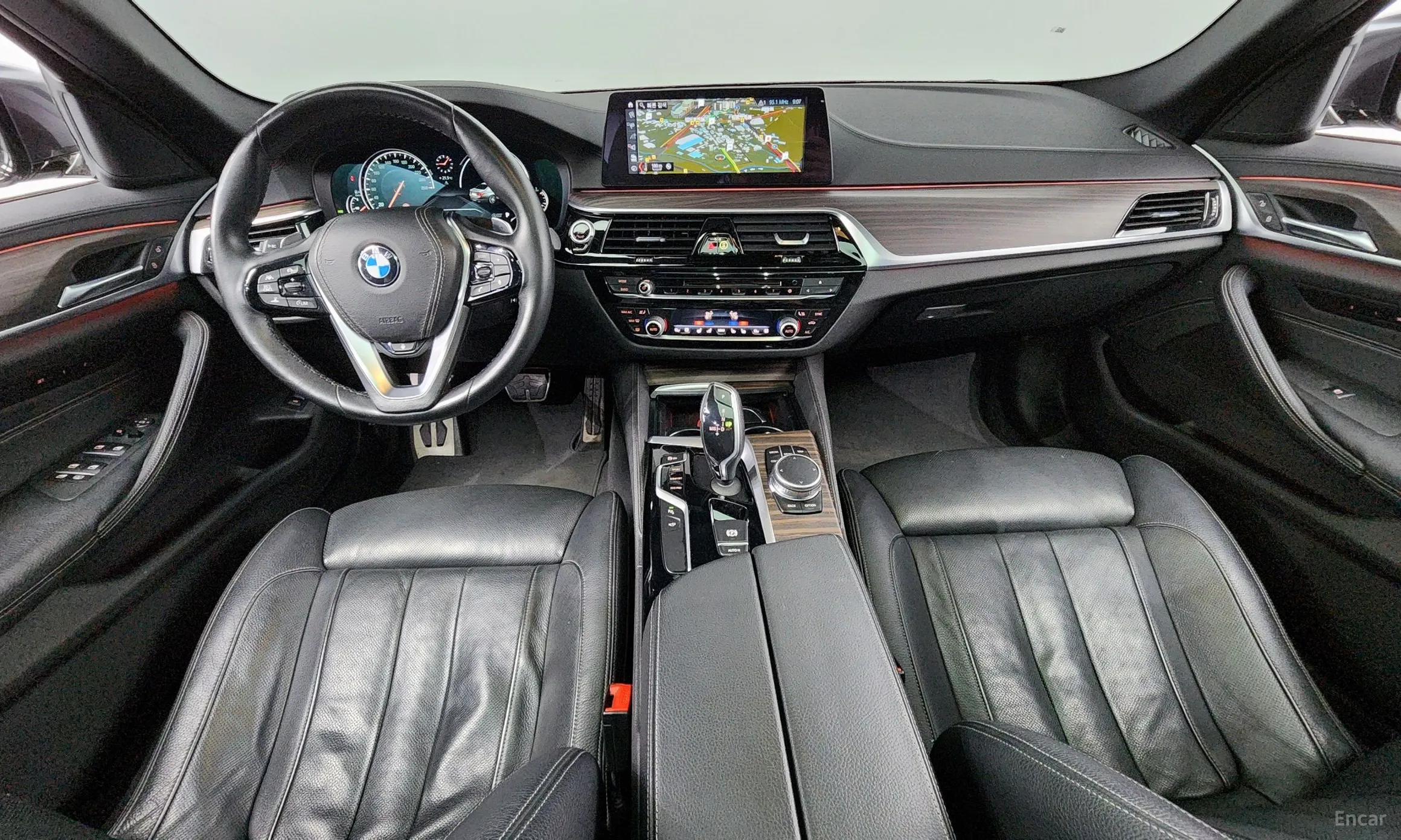 BMW 5 Series (G30) превью 4