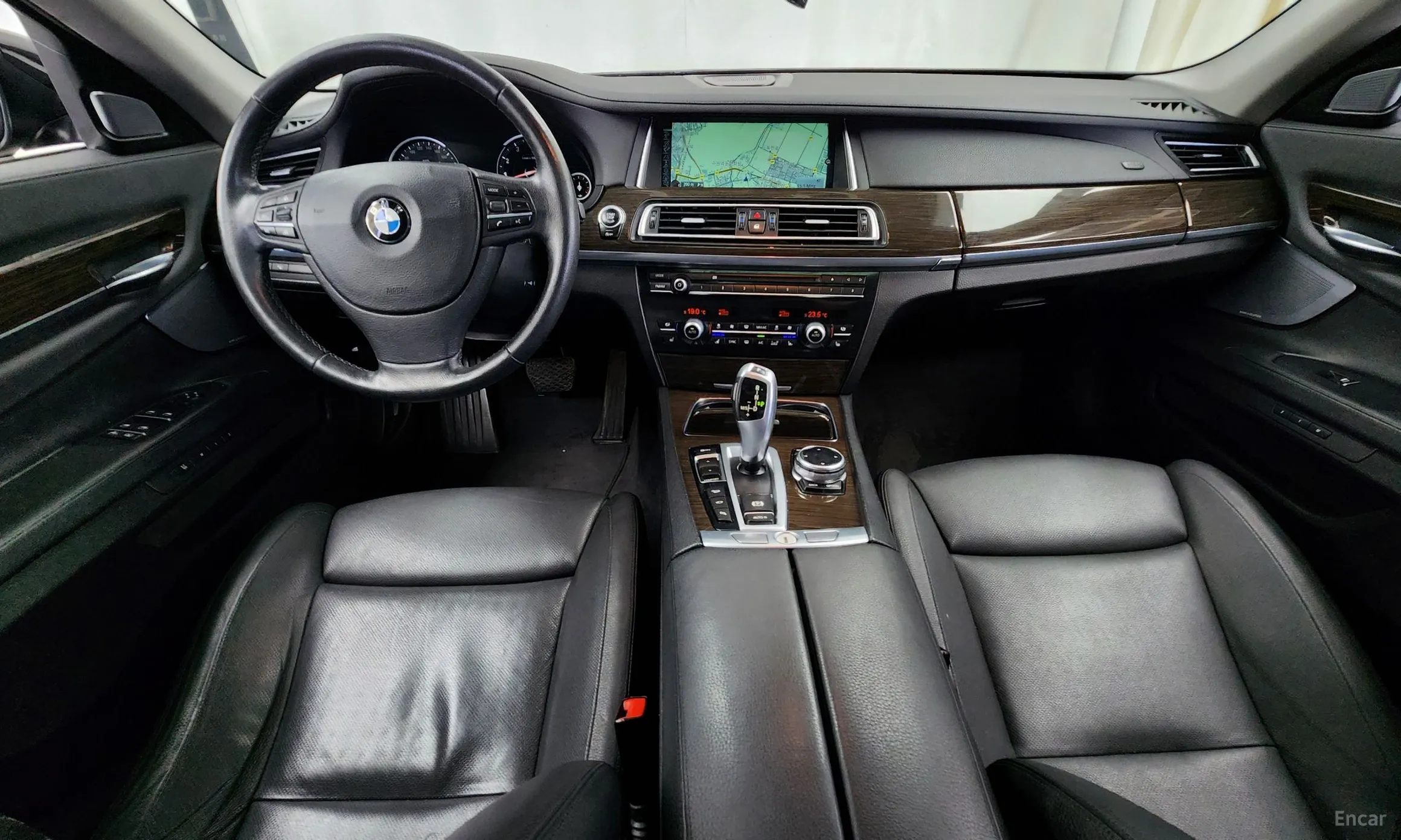 BMW 7 Series (F01) превью 4