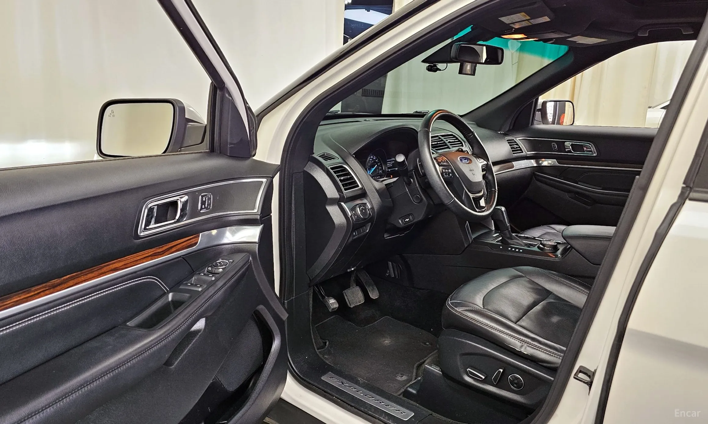 Ford Explorer превью 10
