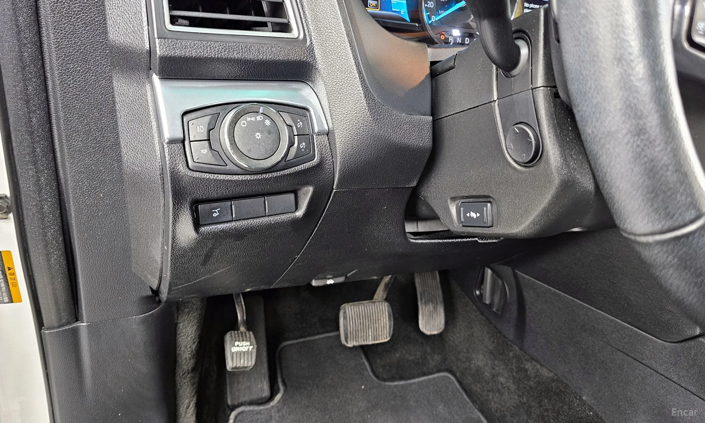 Ford Explorer превью 16