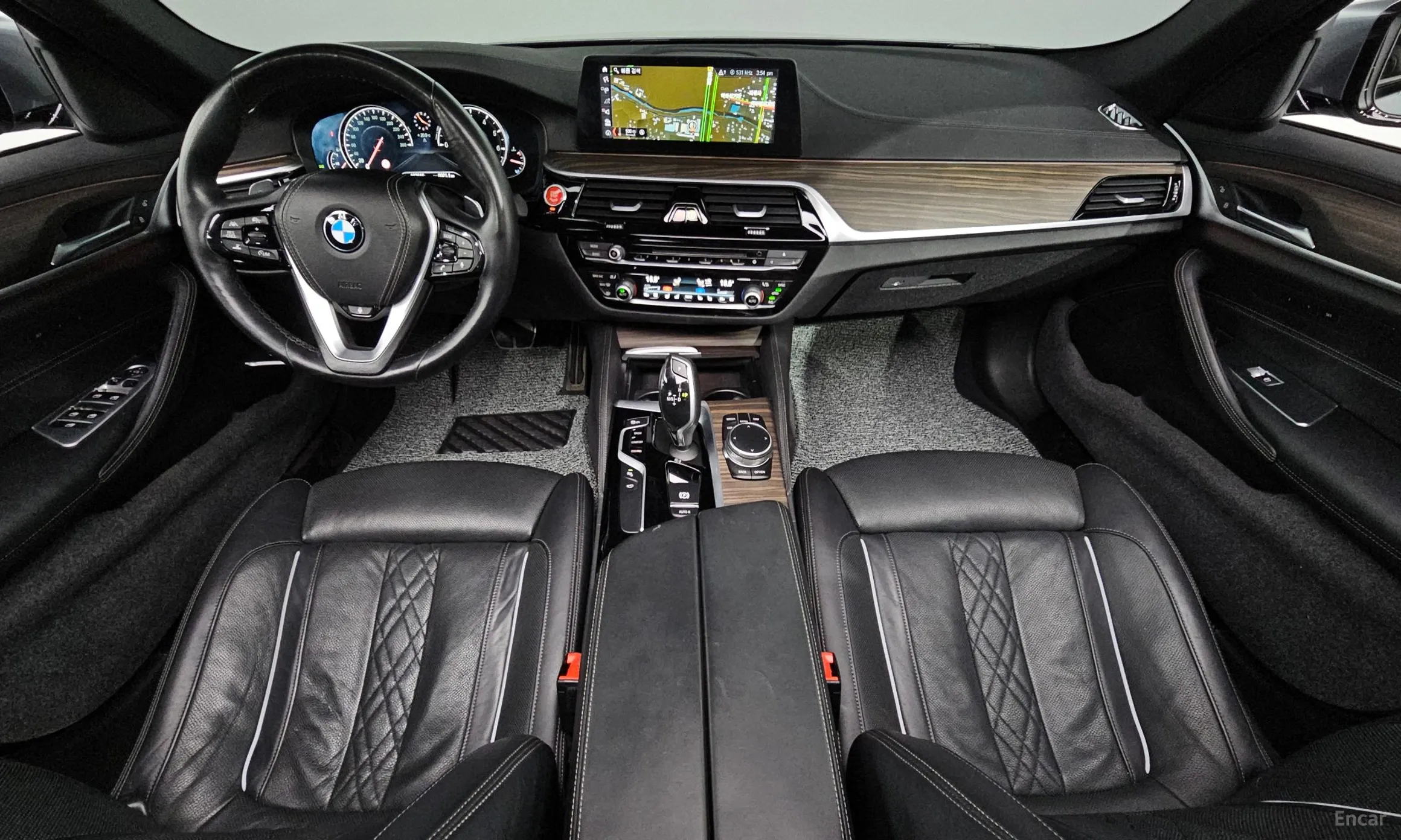 BMW 5 Series (G30) превью 4