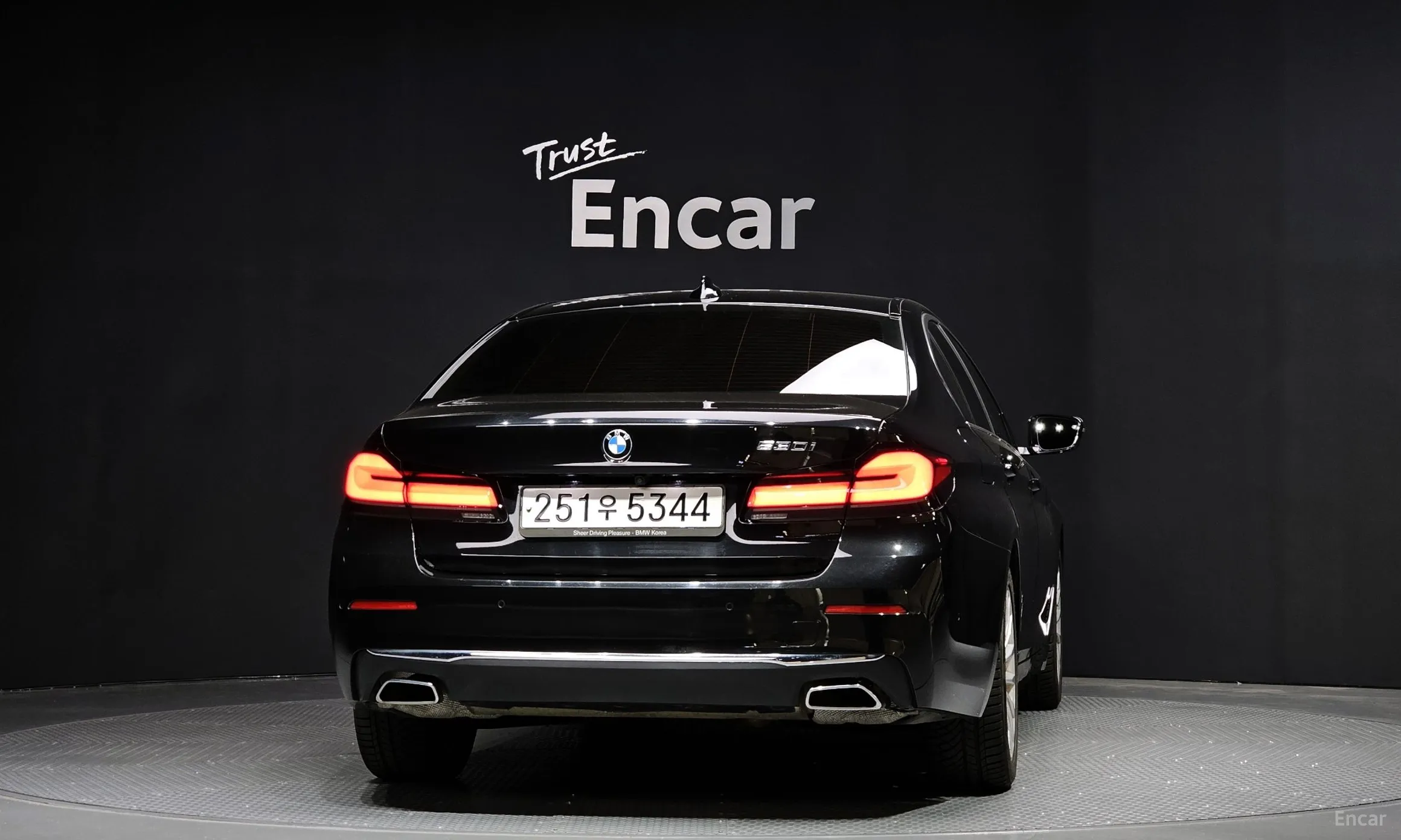BMW 5 Series (G30) превью 3