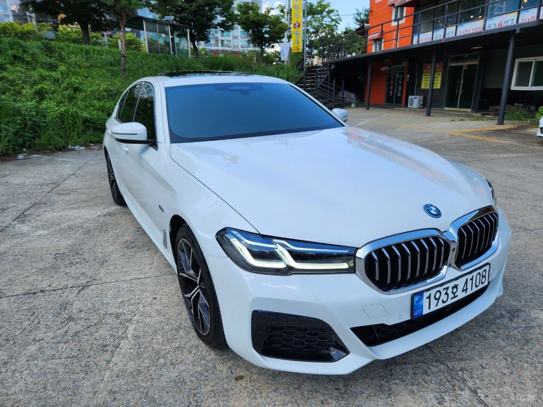 BMW 5 Series (G30) превью 4