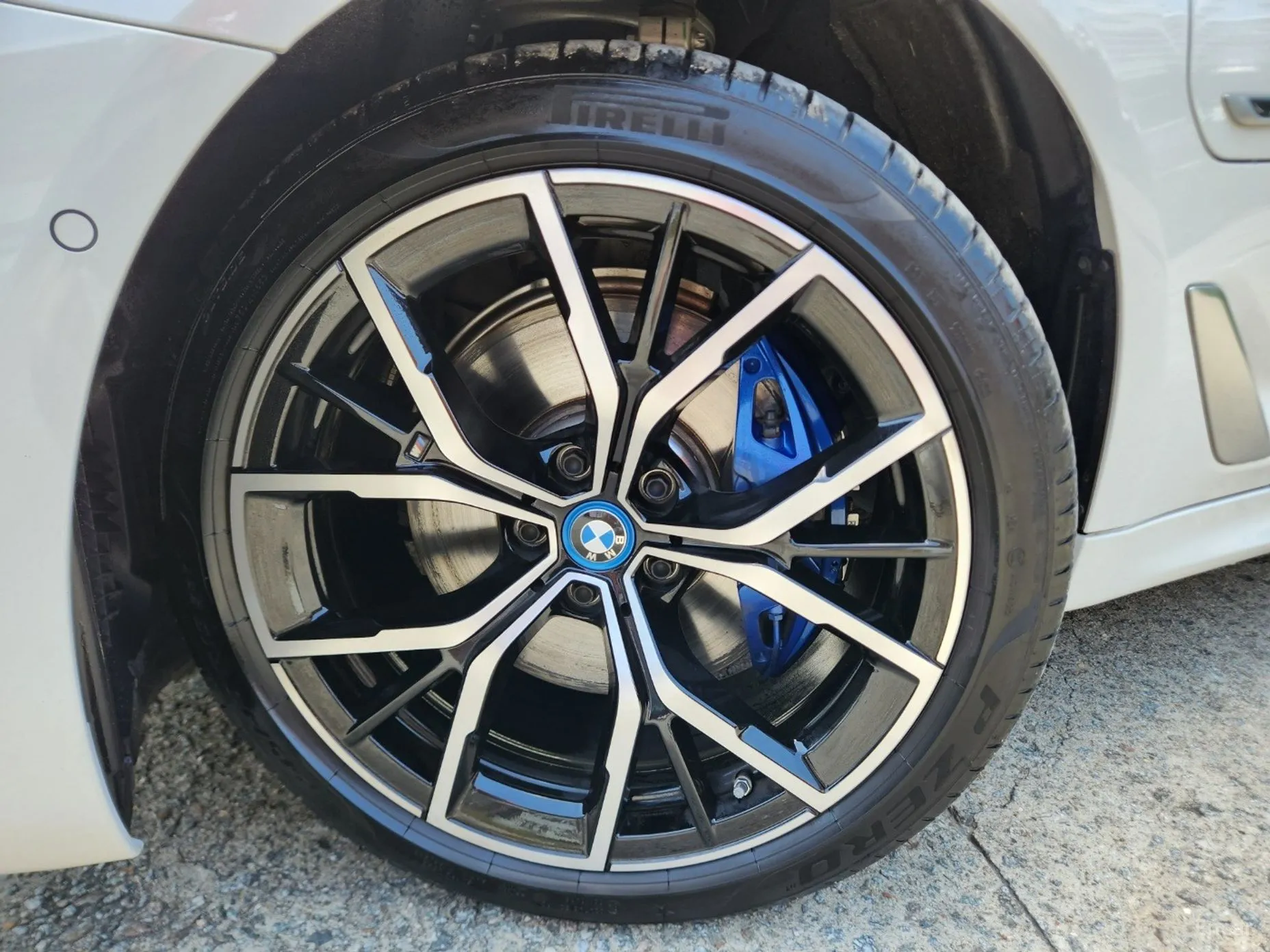 BMW 5 Series (G30) превью 8