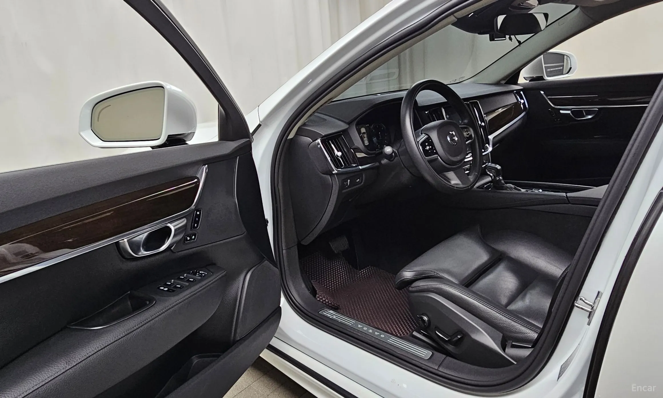 Volvo S90 превью 10