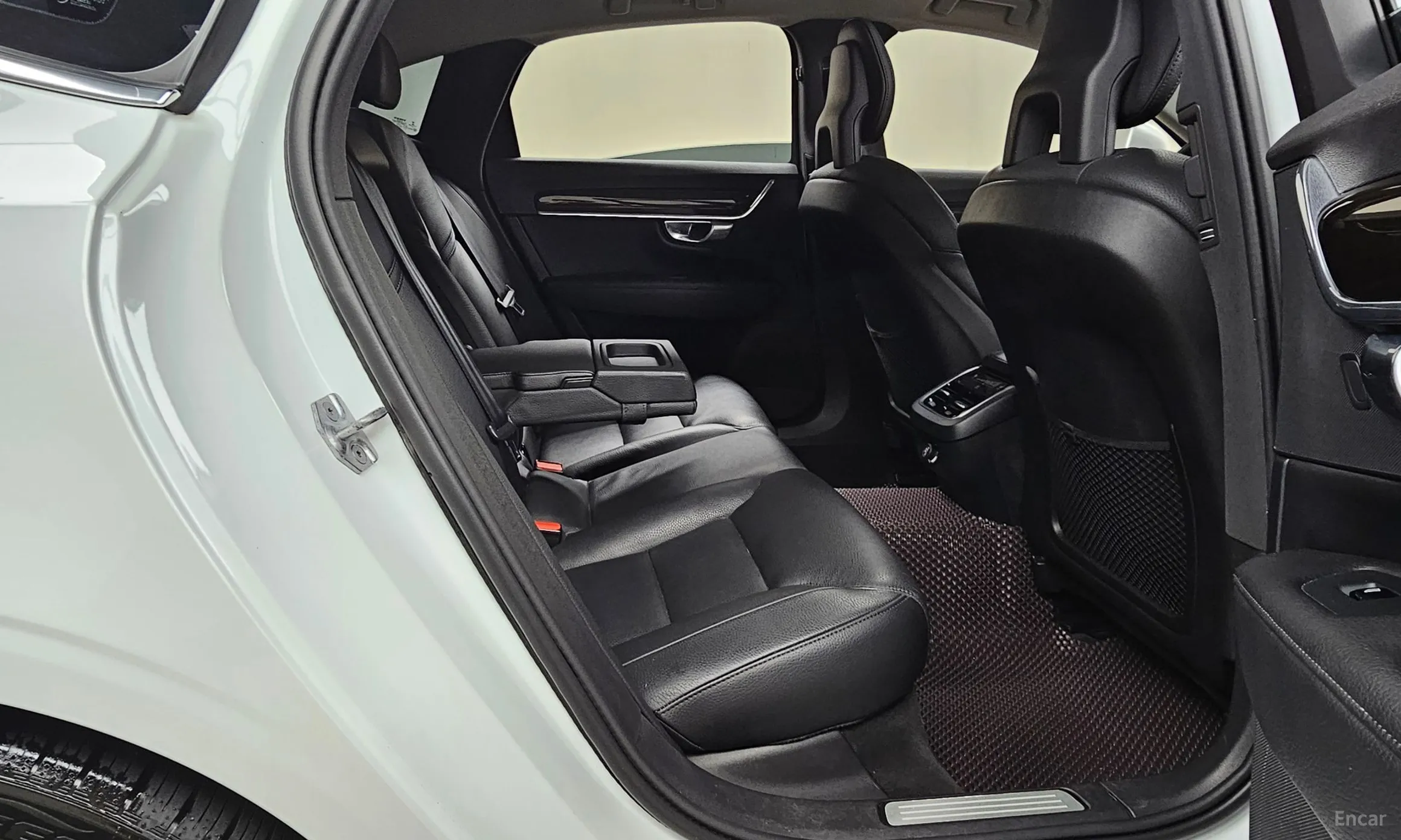 Volvo S90 превью 12