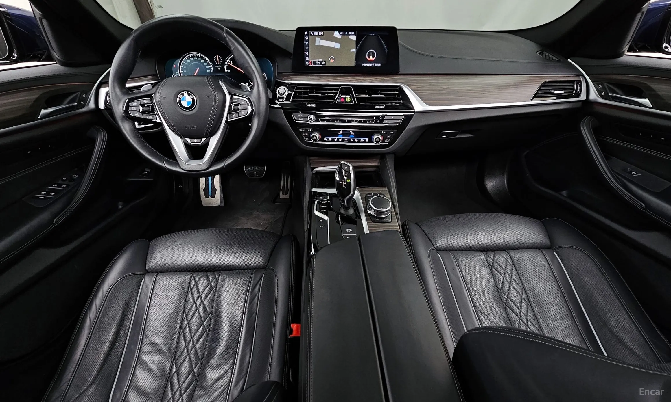 BMW 5 Series (G30) превью 4
