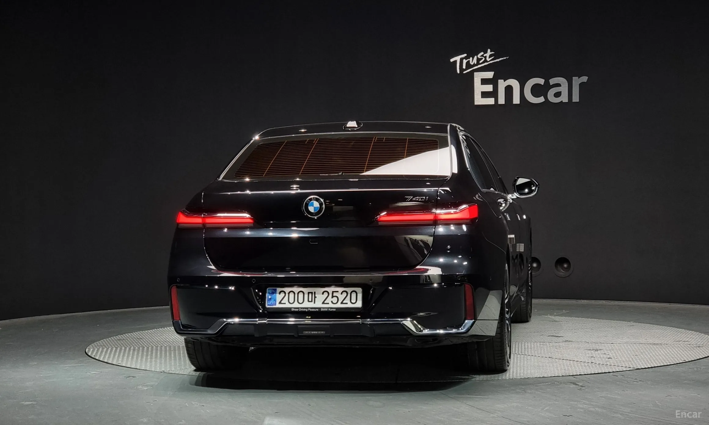 BMW 7 Series (G70) превью 3