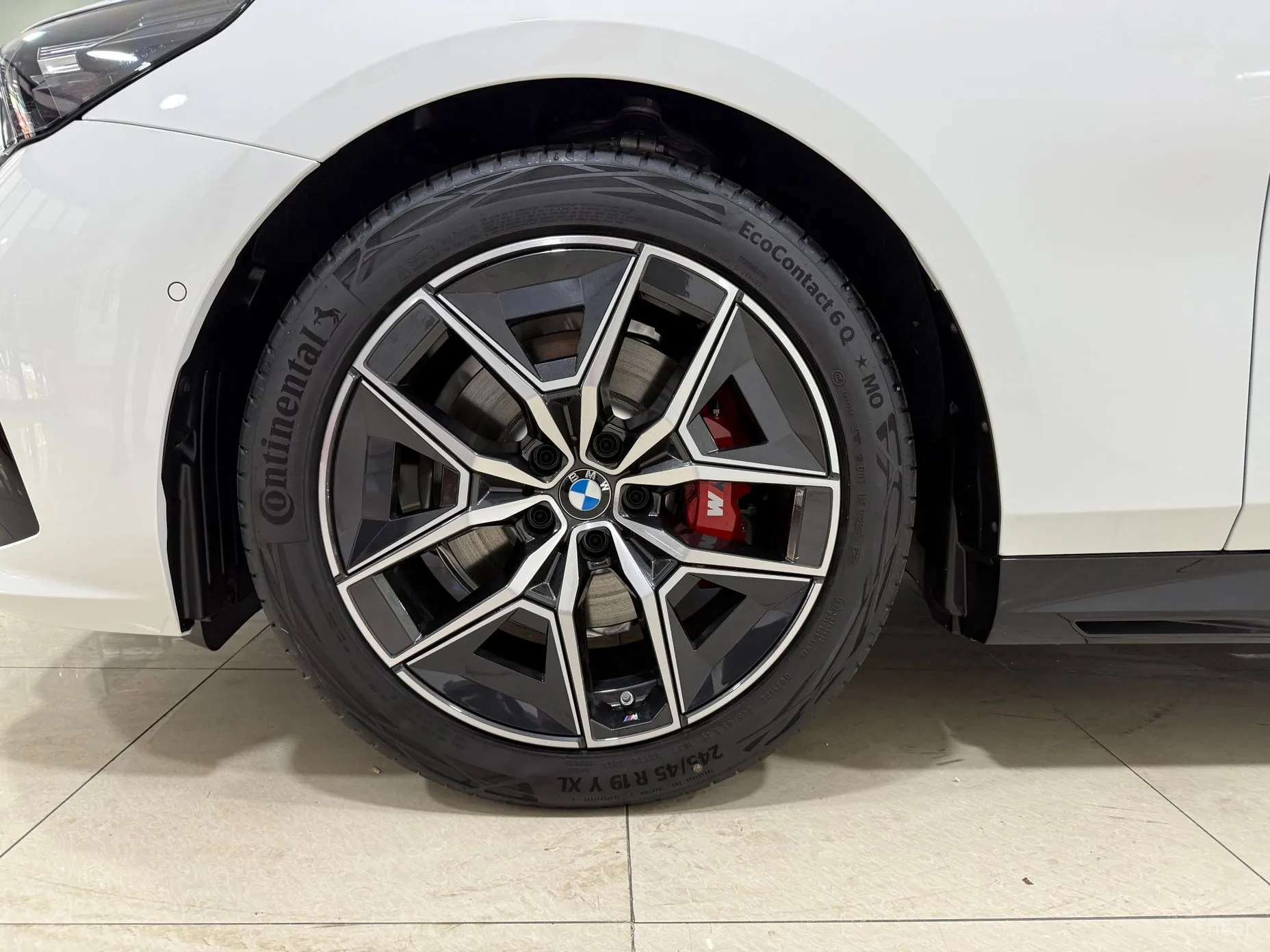 BMW 5 Series (G60) превью 4