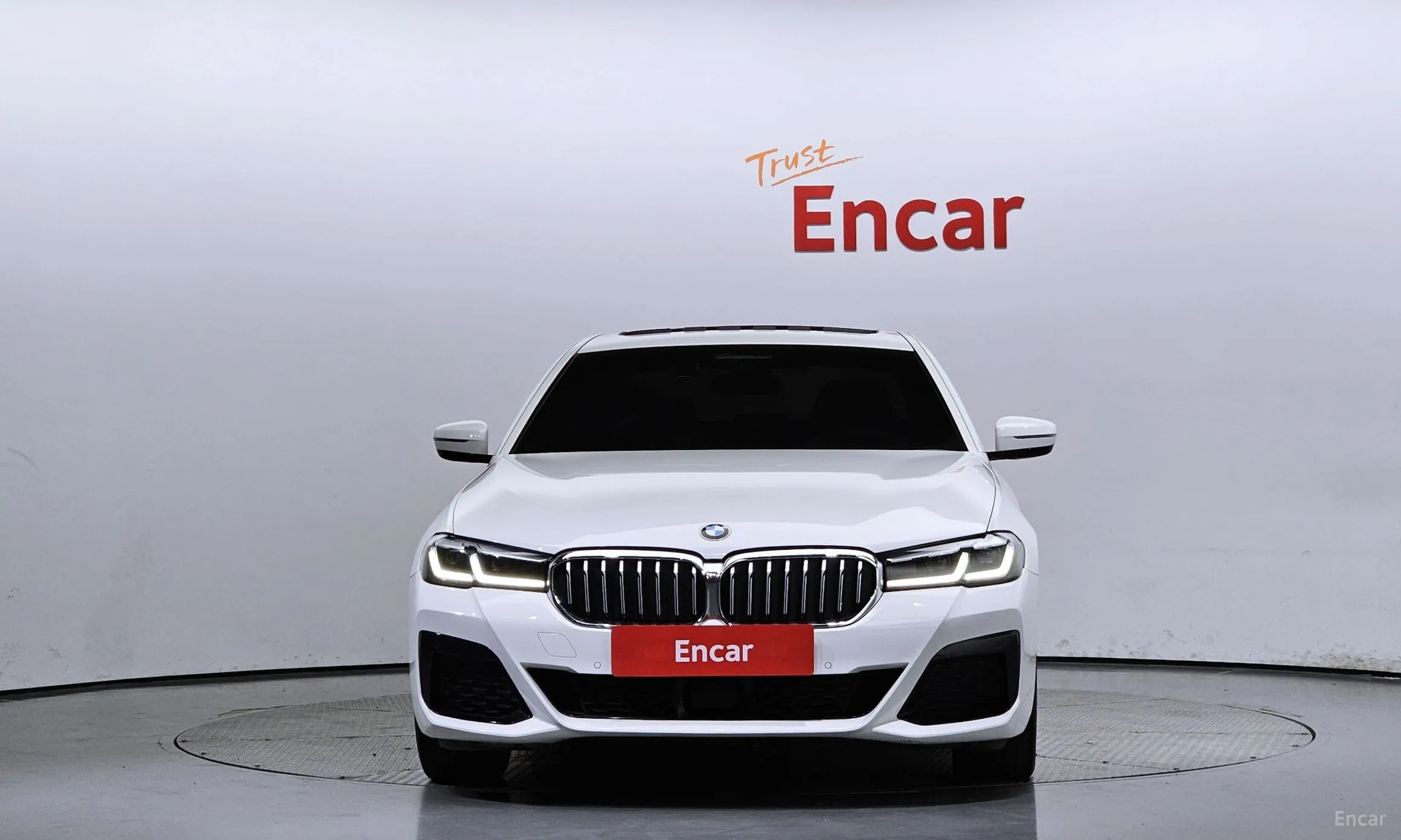 BMW 5 Series (G30) превью 2