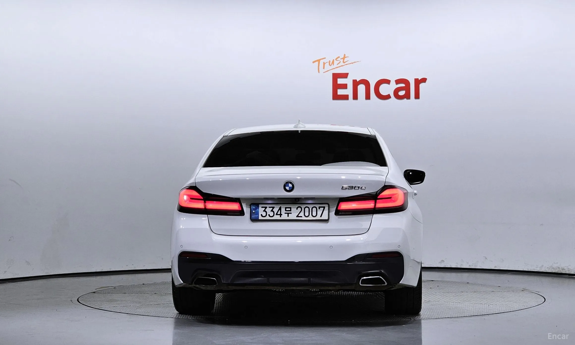 BMW 5 Series (G30) превью 3