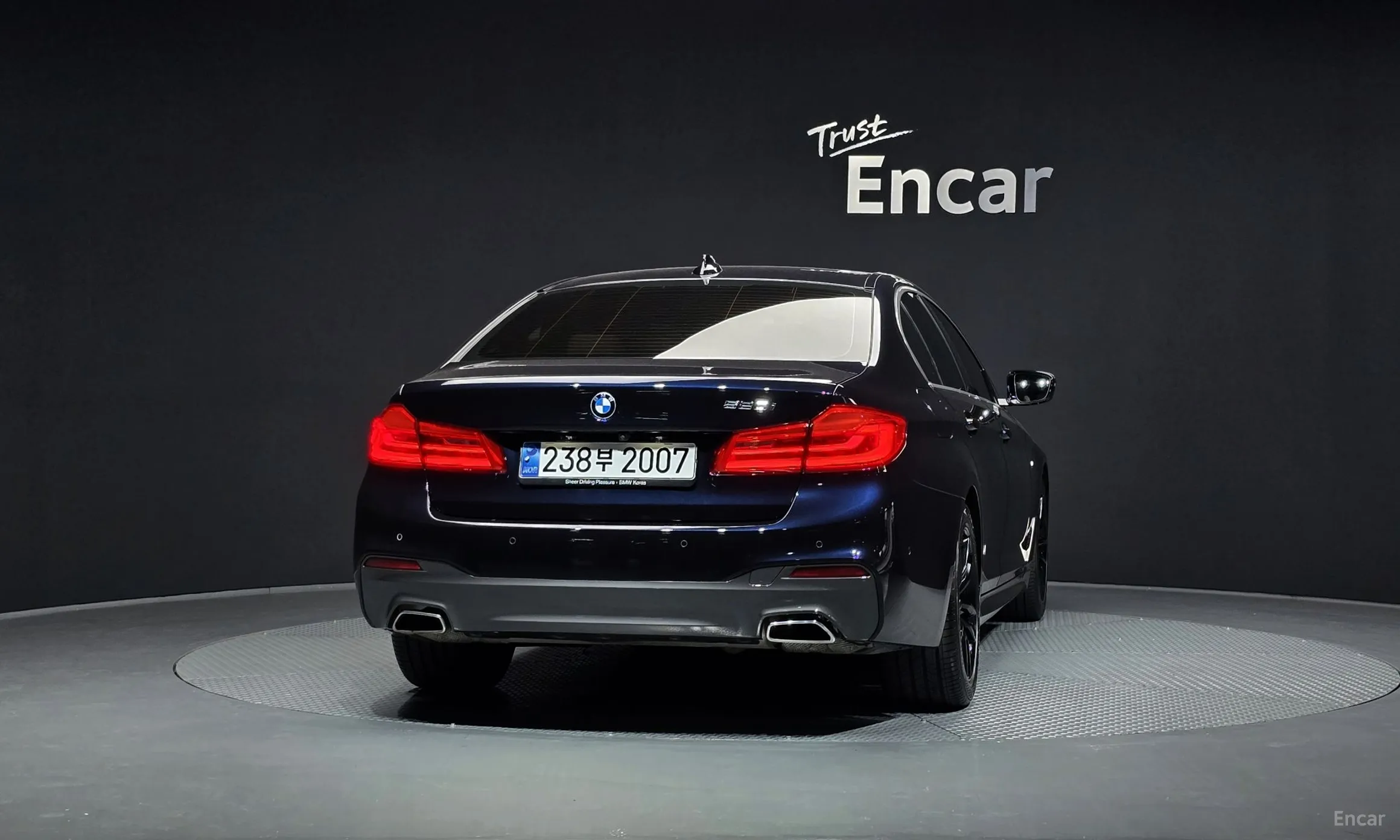 BMW 5 Series (G30) превью 3