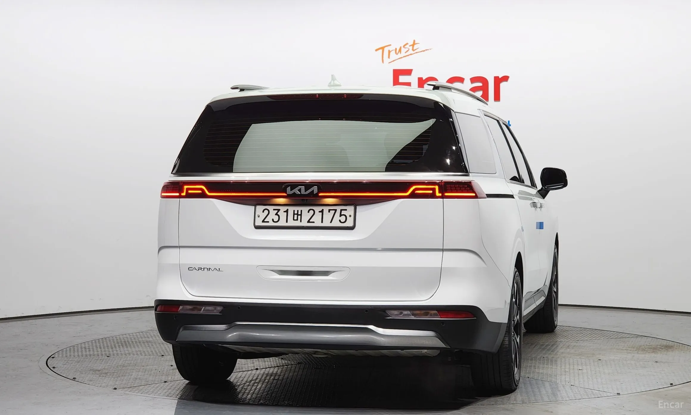 Kia Carnival Gen 4 превью 3