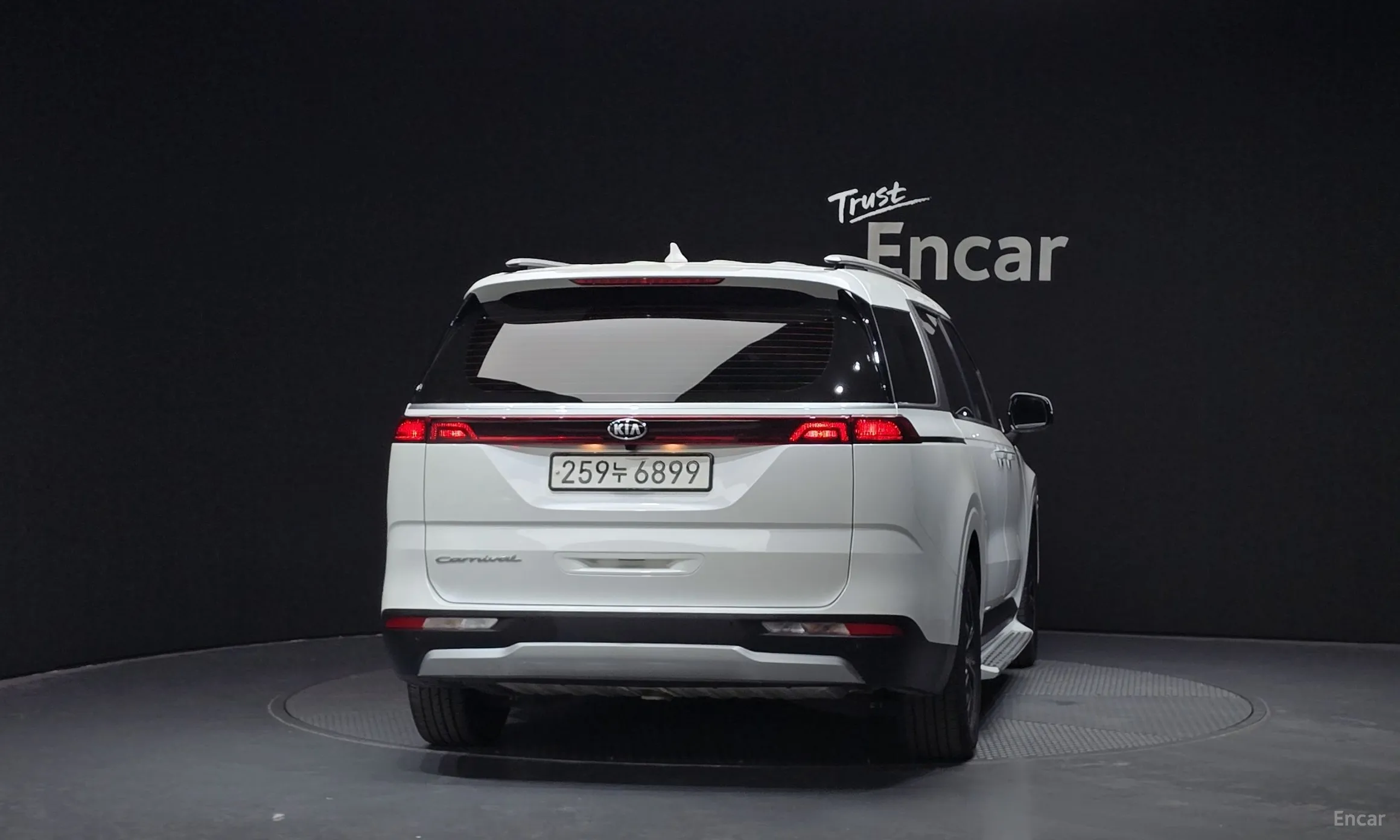 Kia Carnival Gen 4 превью 3
