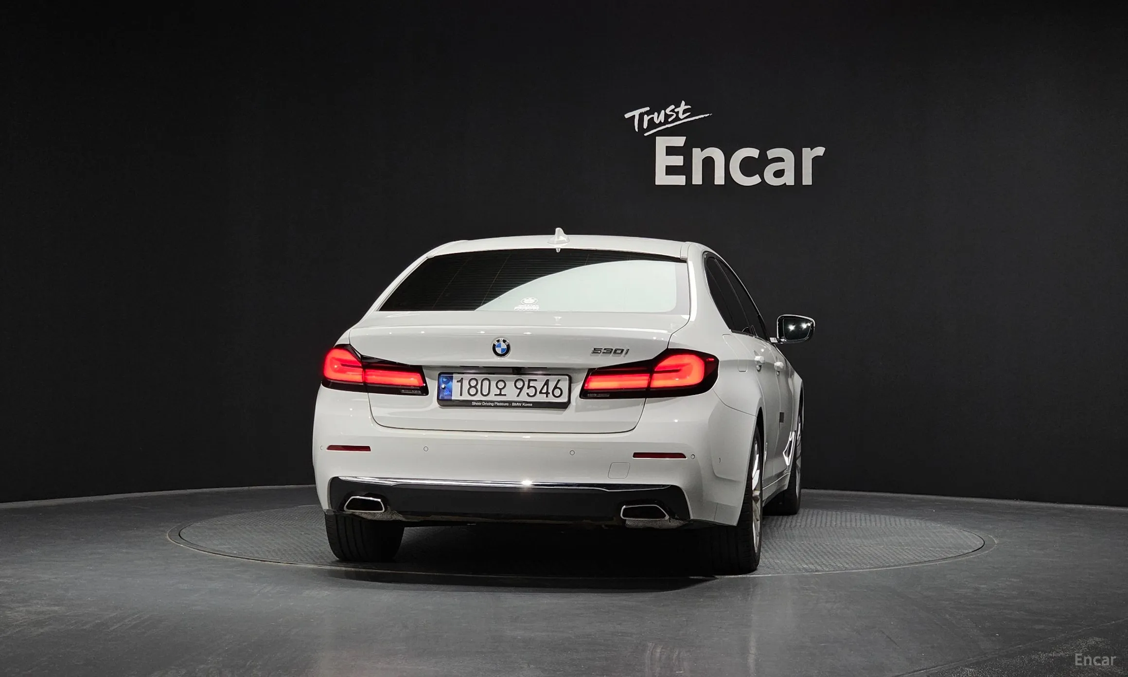 BMW 5 Series (G30) превью 3