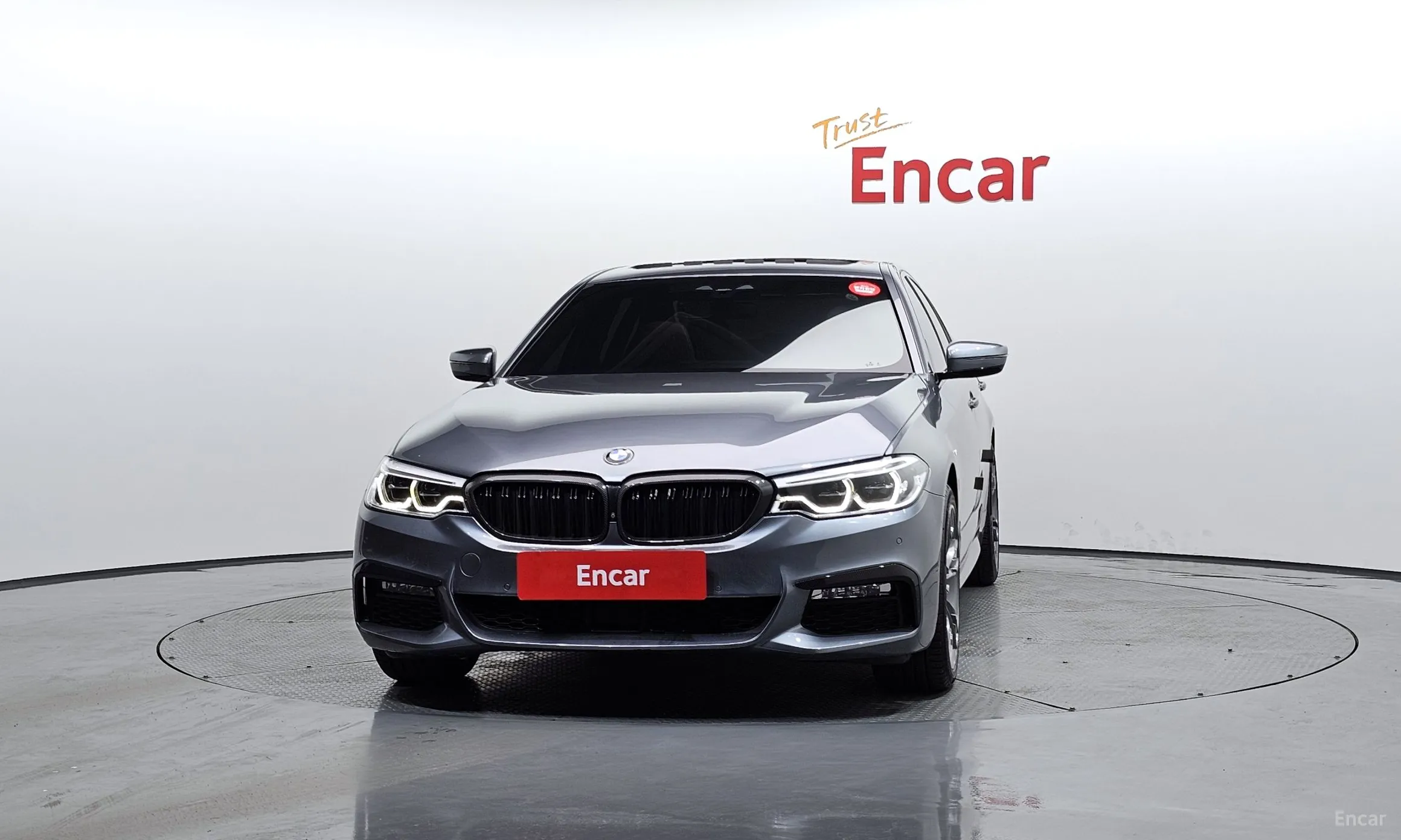 BMW 5 Series (G30) превью 2