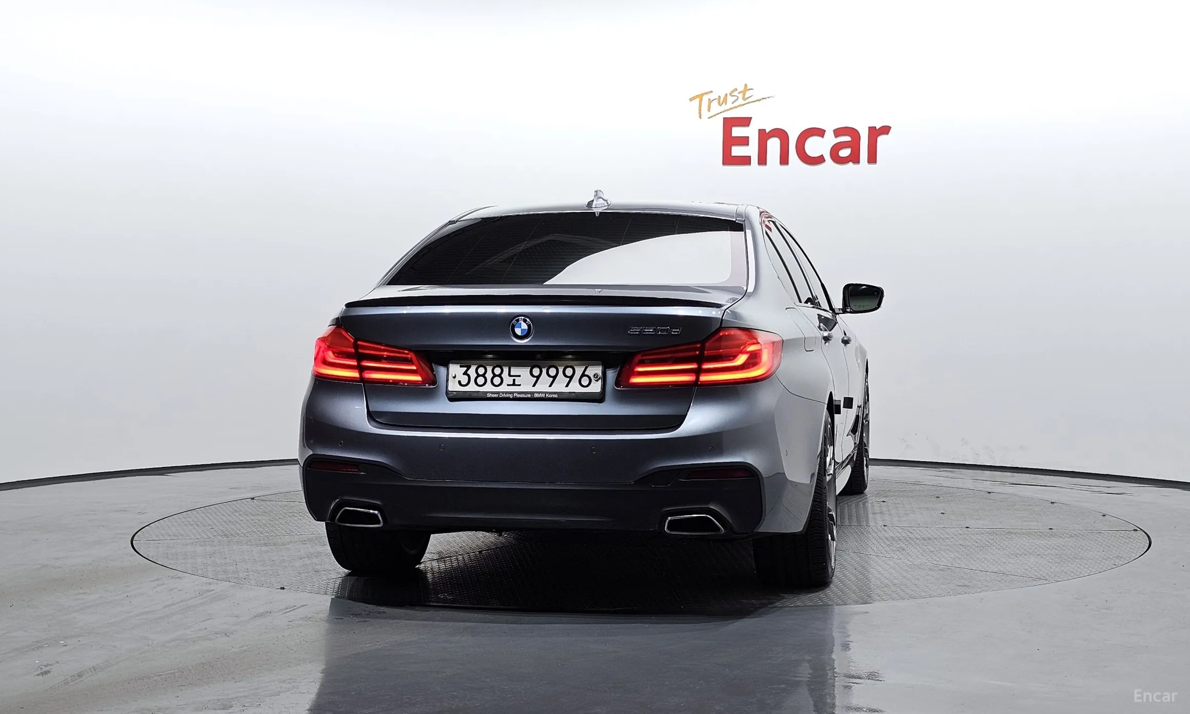 BMW 5 Series (G30) превью 3