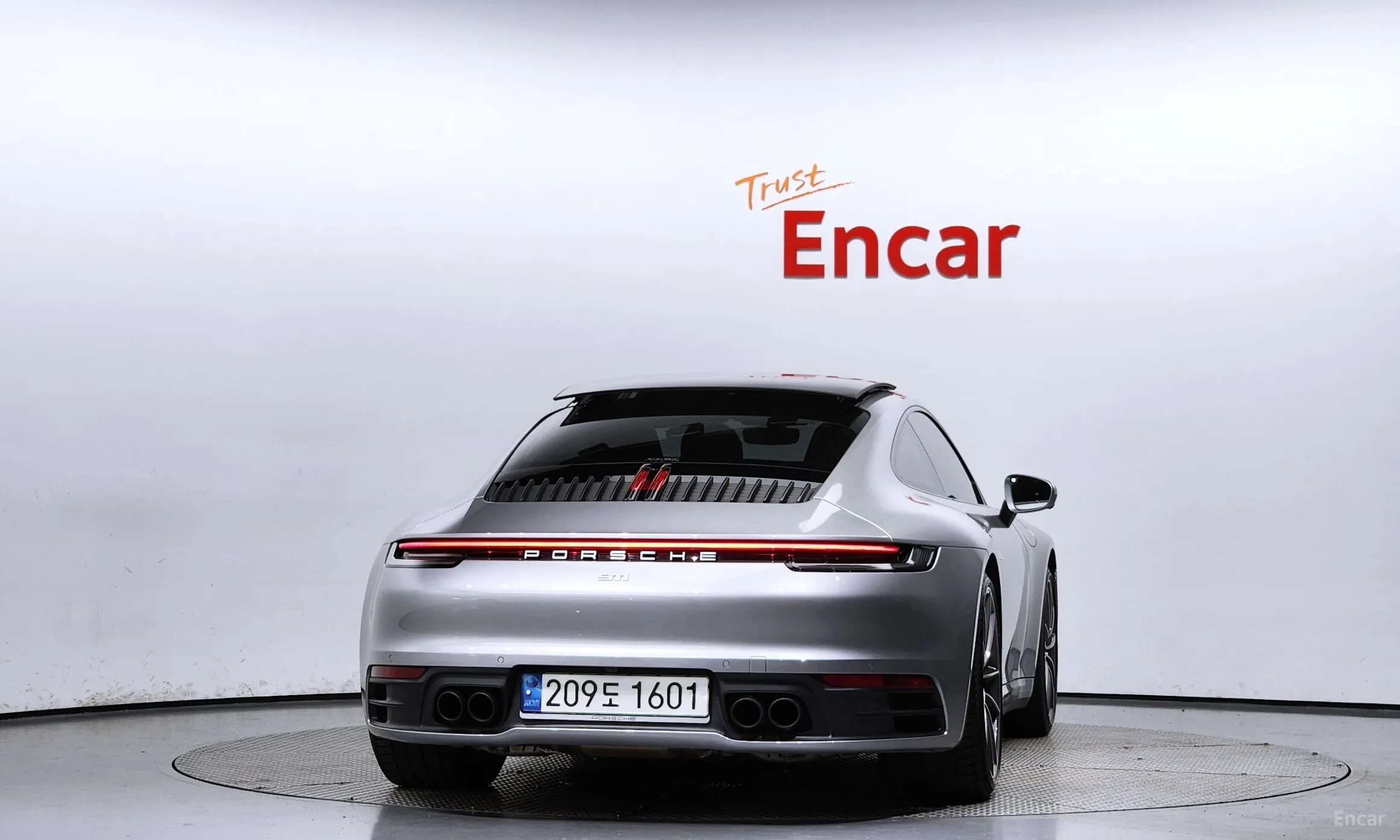 Porsche 911 (992) превью 3