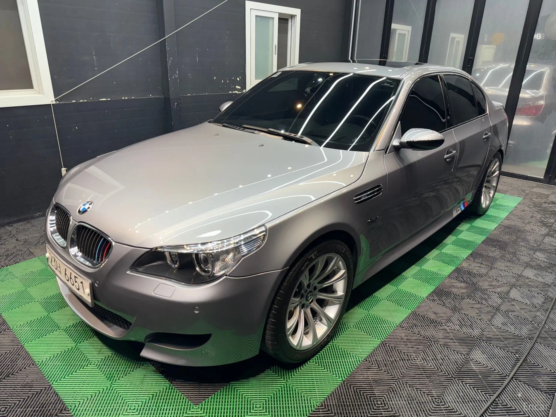 BMW M5 (E60)
