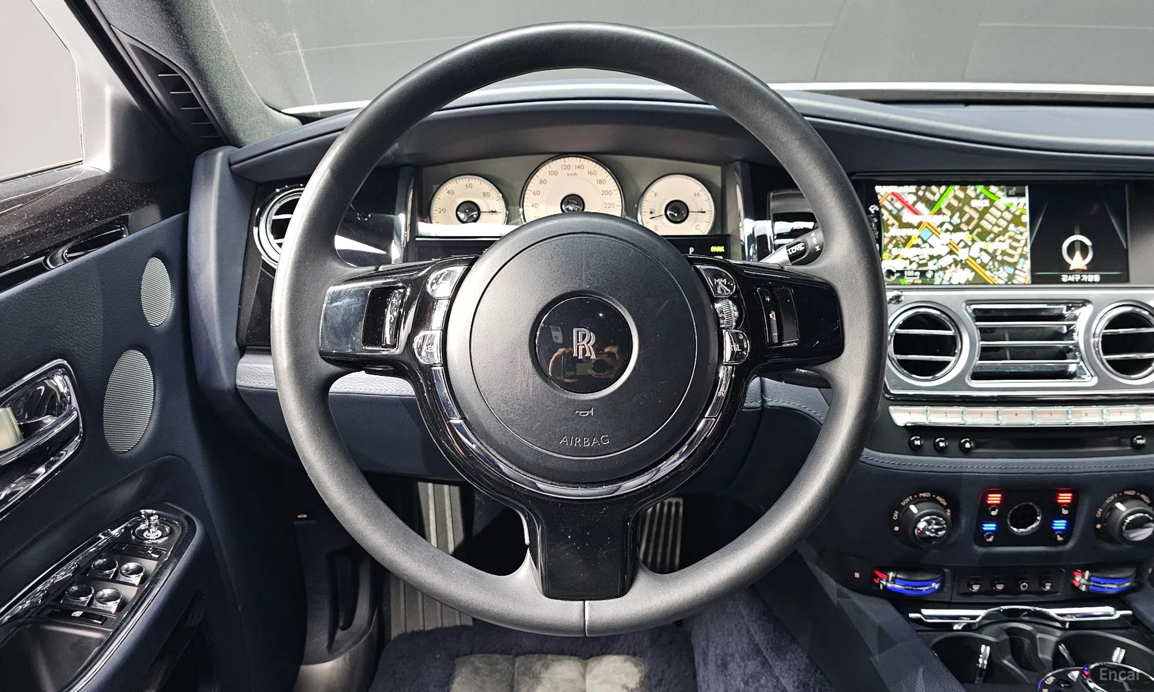 Rolls-Royce Ghost превью 13