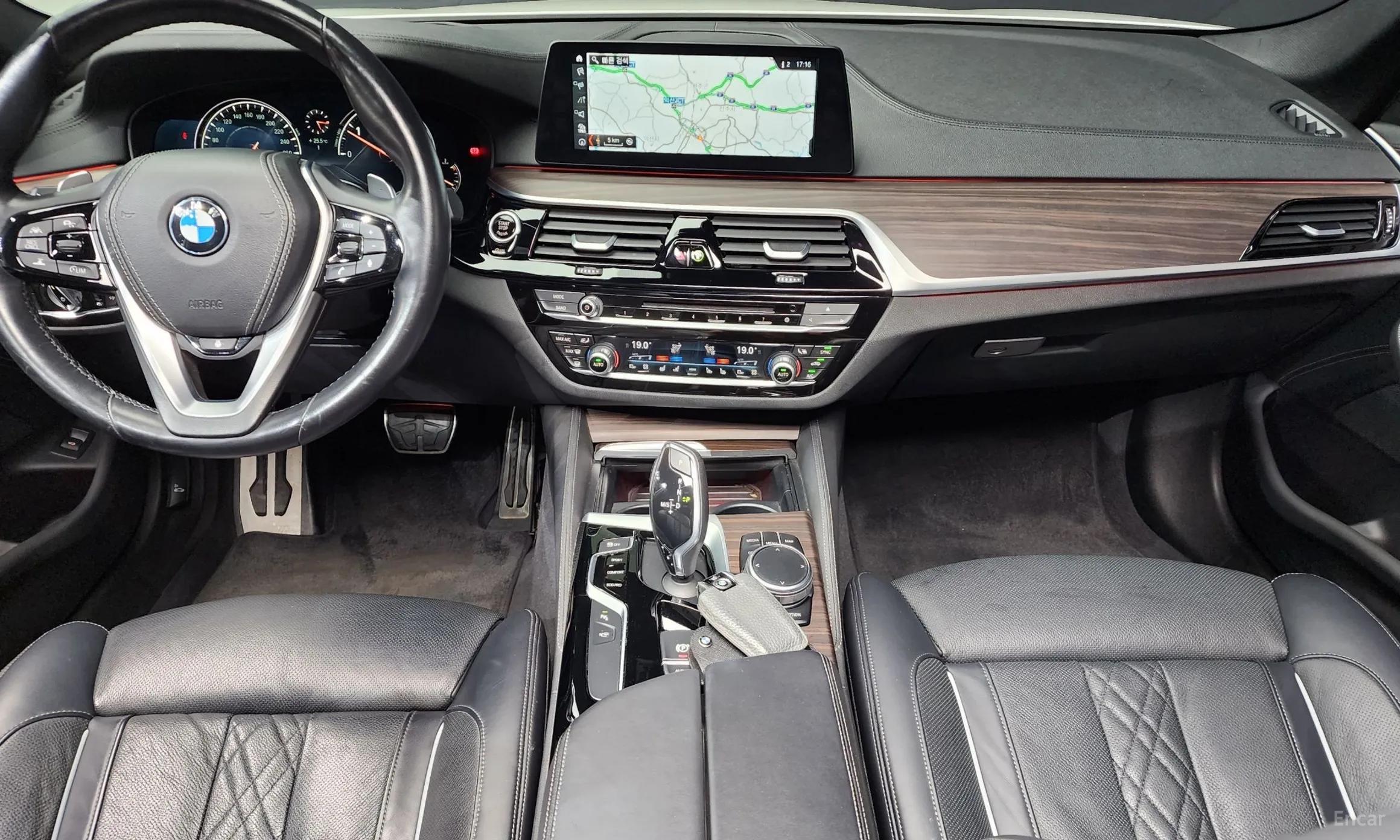 BMW 5 Series (G30) превью 4