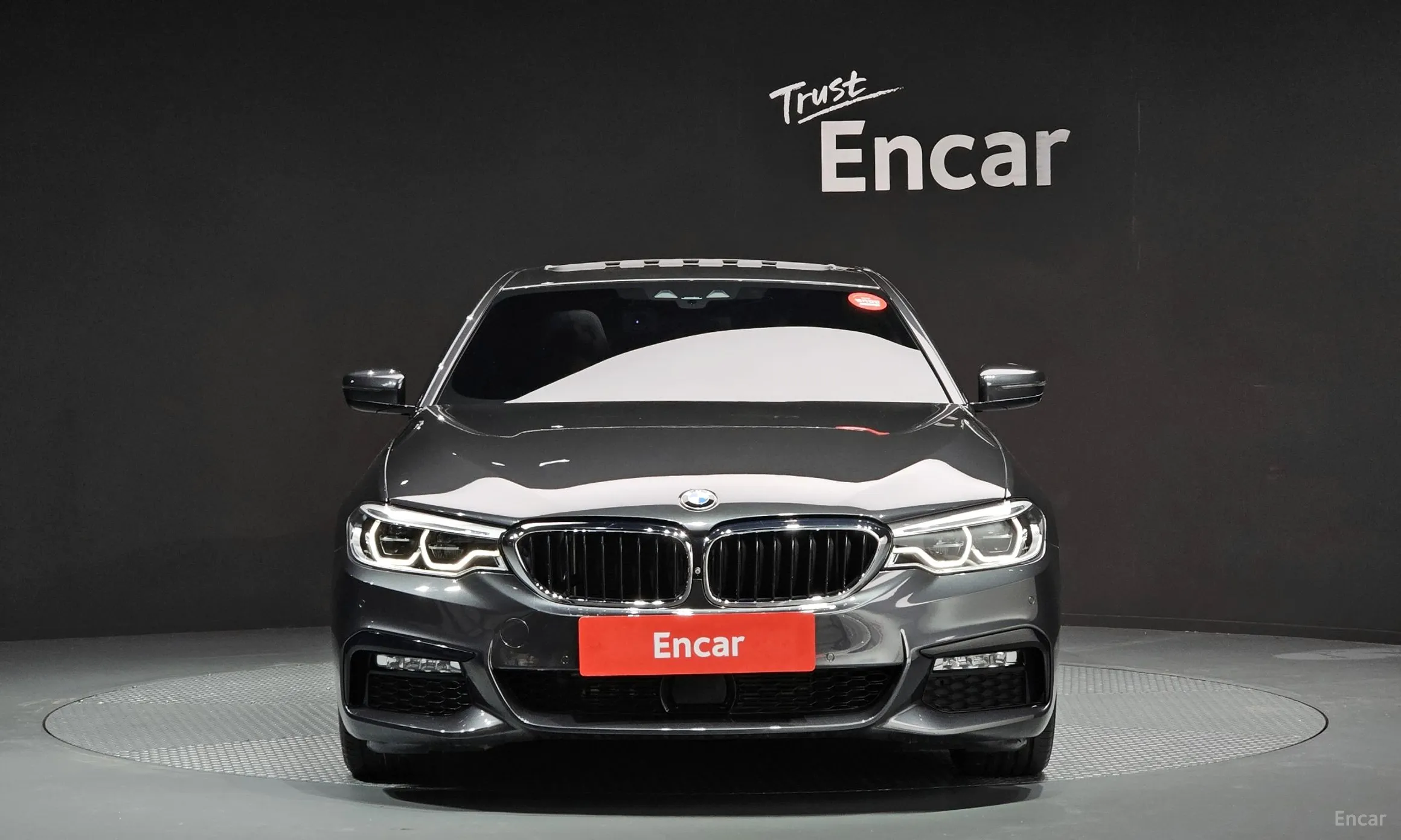 BMW 5 Series (G30) превью 2