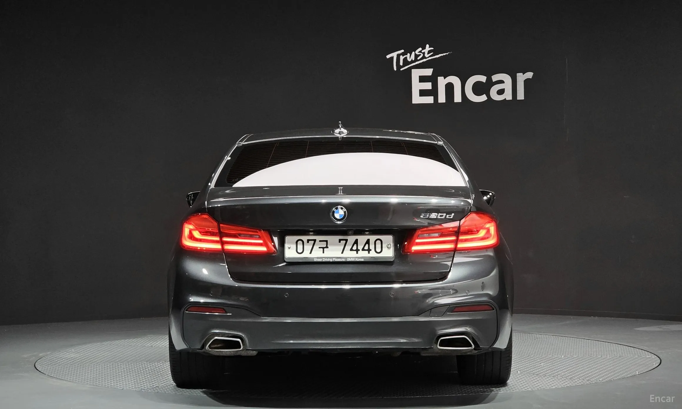 BMW 5 Series (G30) превью 3