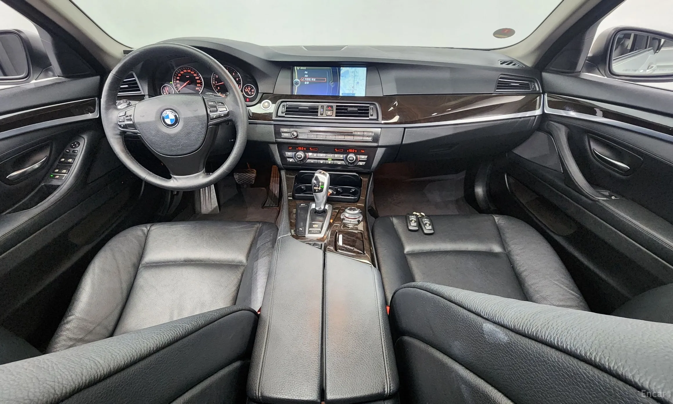 BMW 5 Series (F10) превью 4