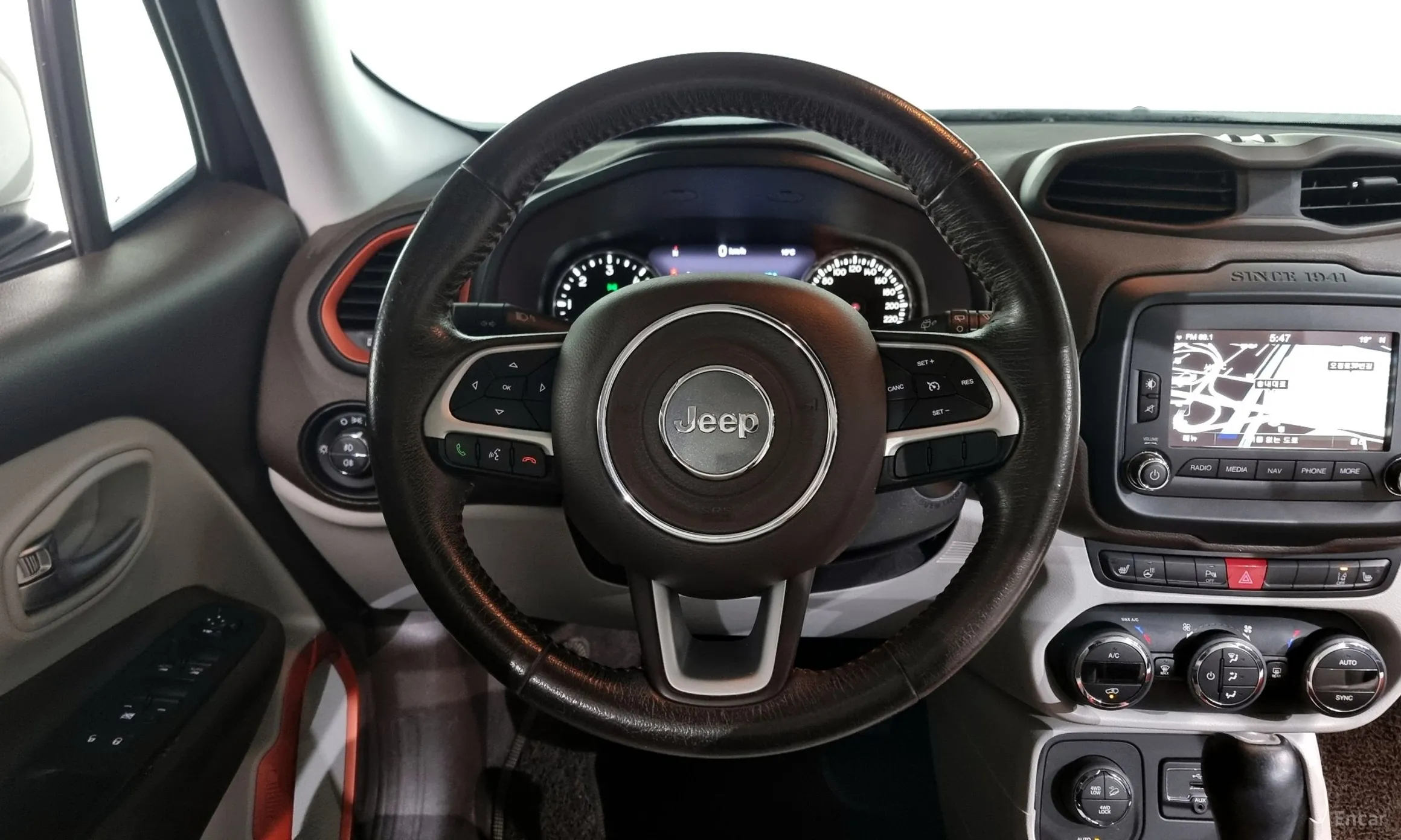 Jeep Renegade превью 13