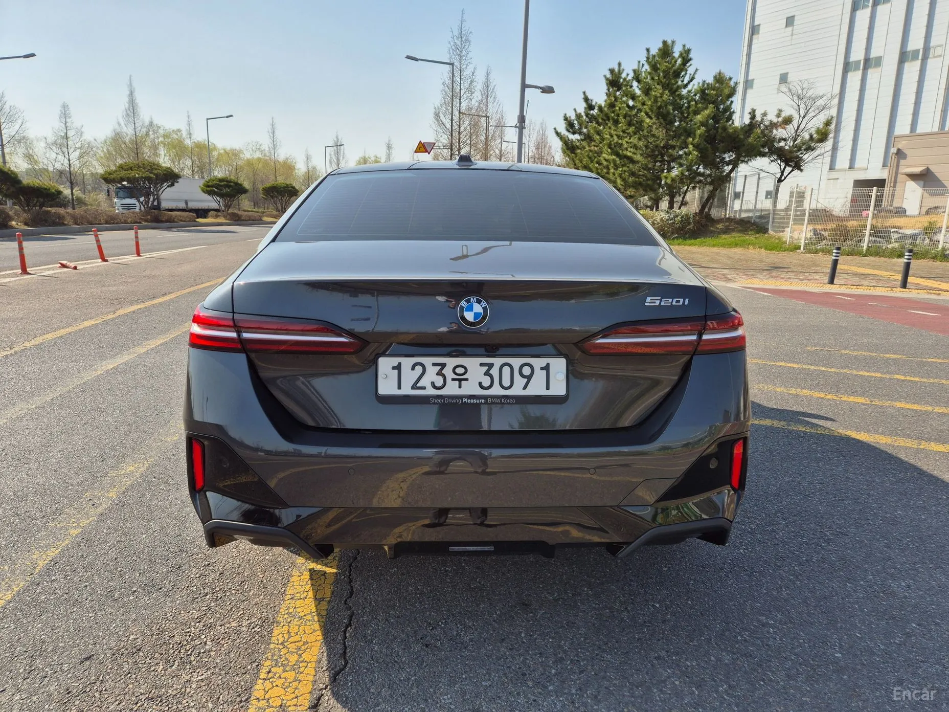 BMW 5 Series (G60) превью 2