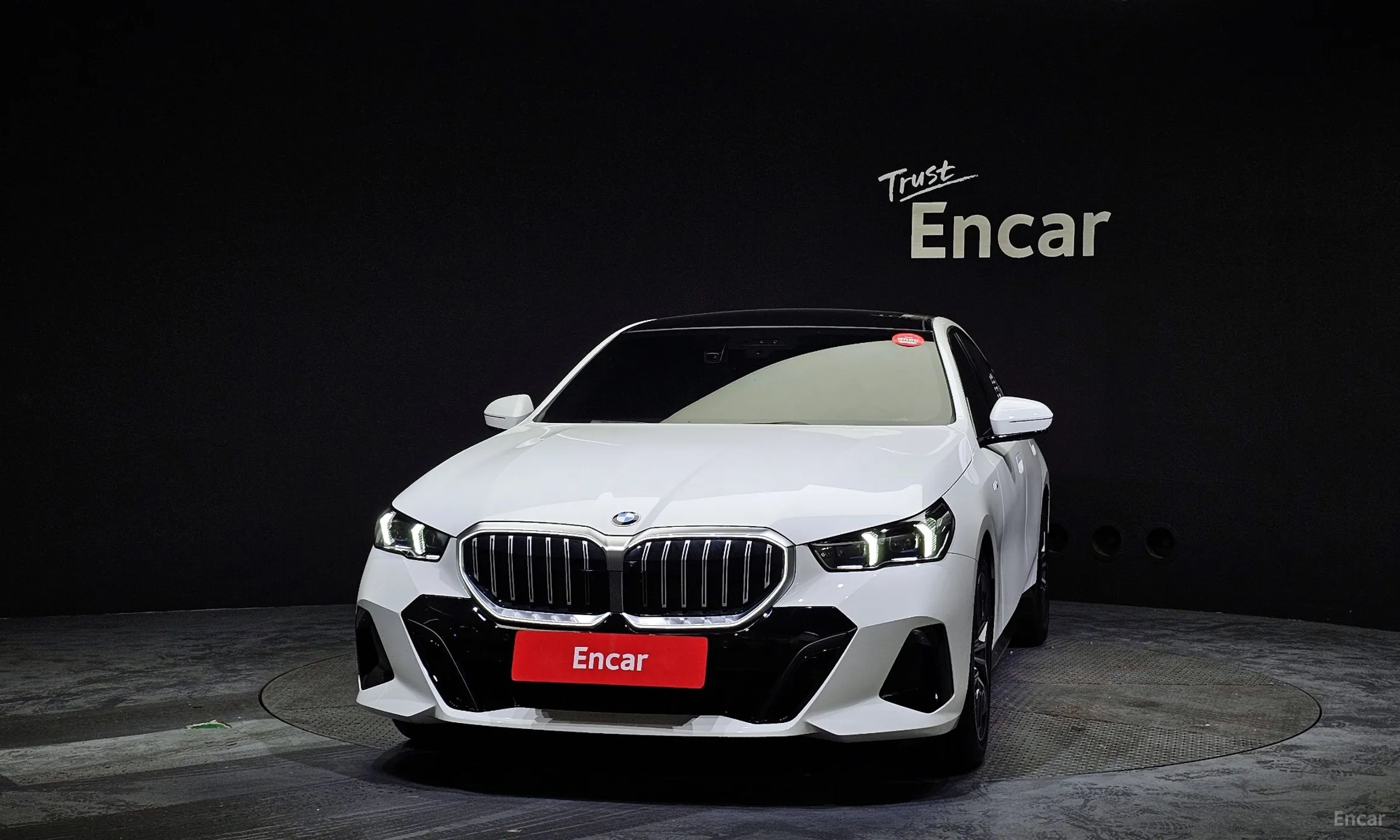 BMW 5 Series (G60) превью 2