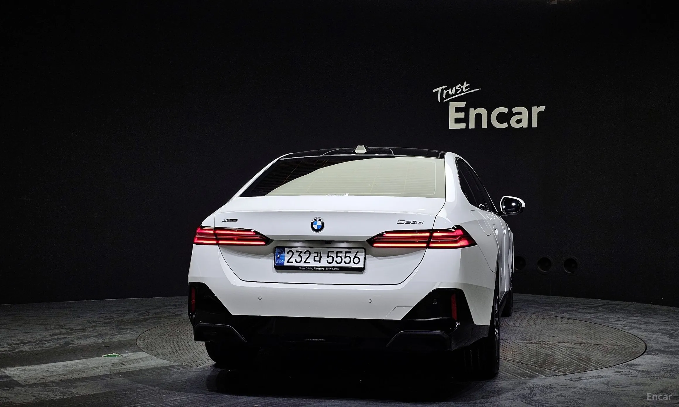 BMW 5 Series (G60) превью 3