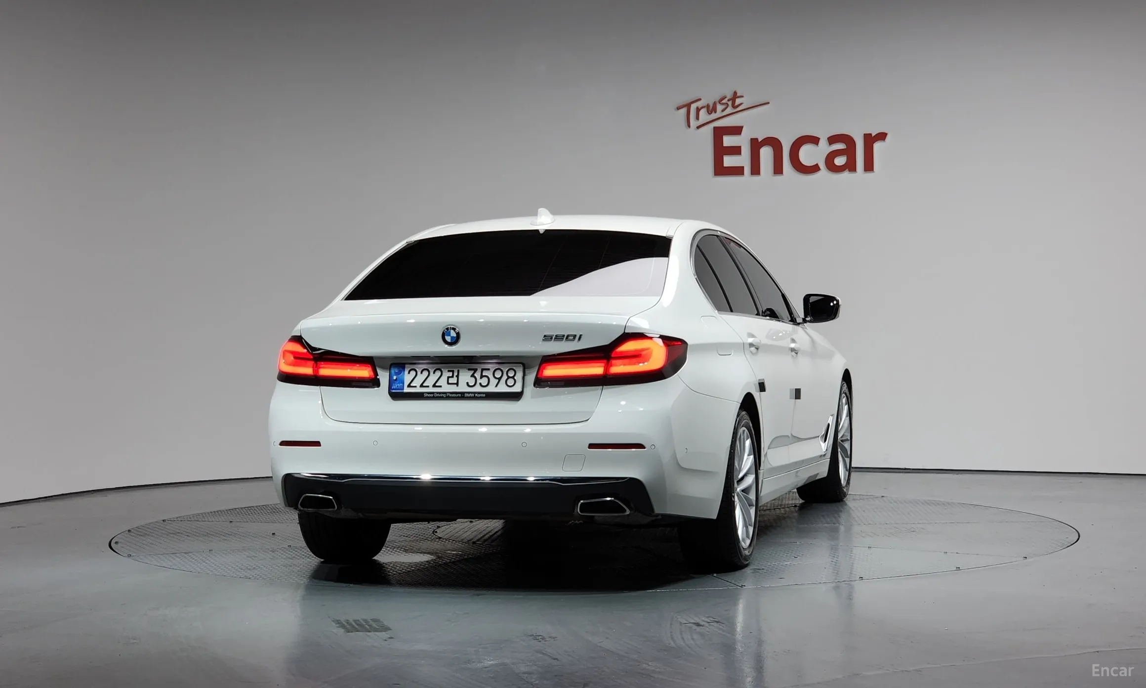 BMW 5 Series (G30) превью 3