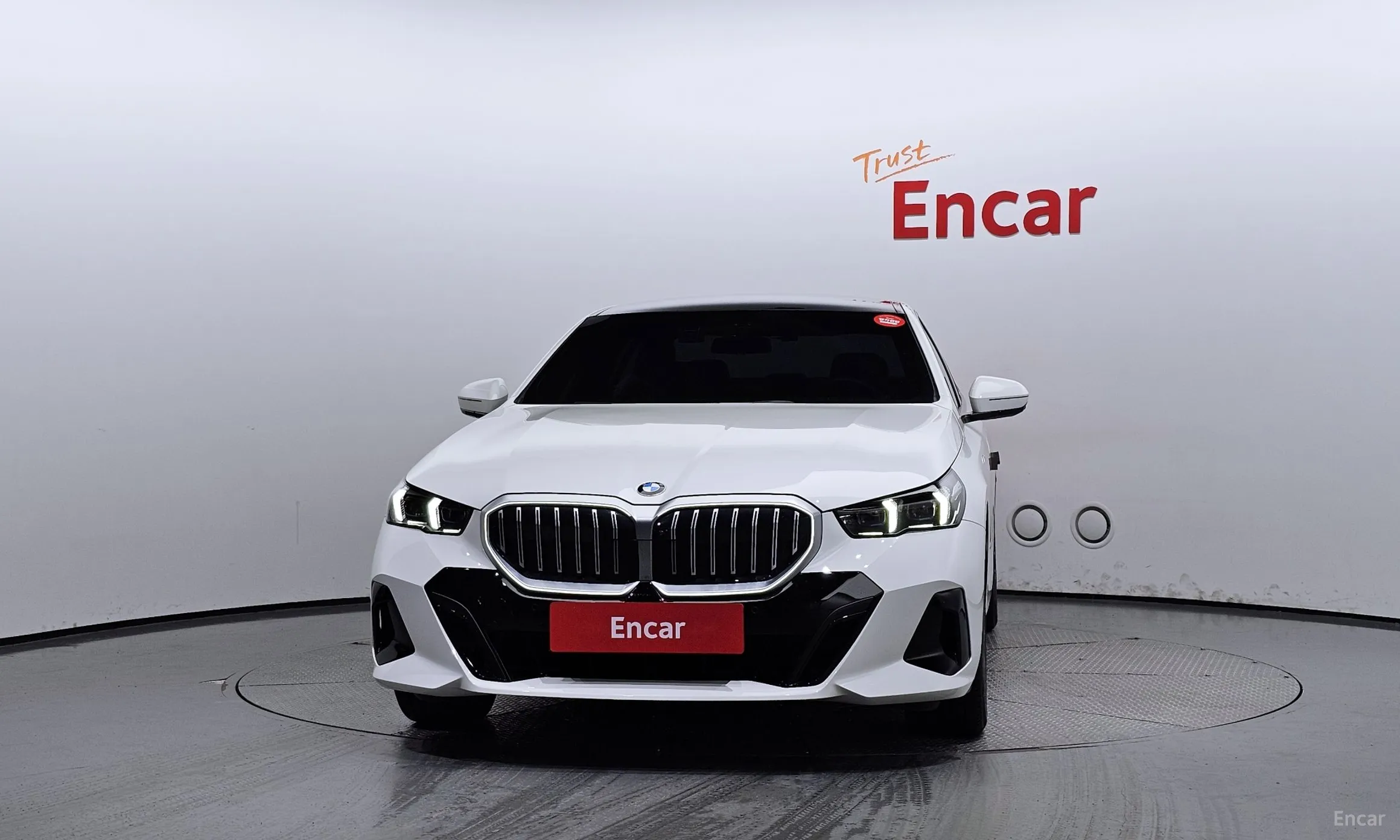 BMW 5 Series (G60) превью 2