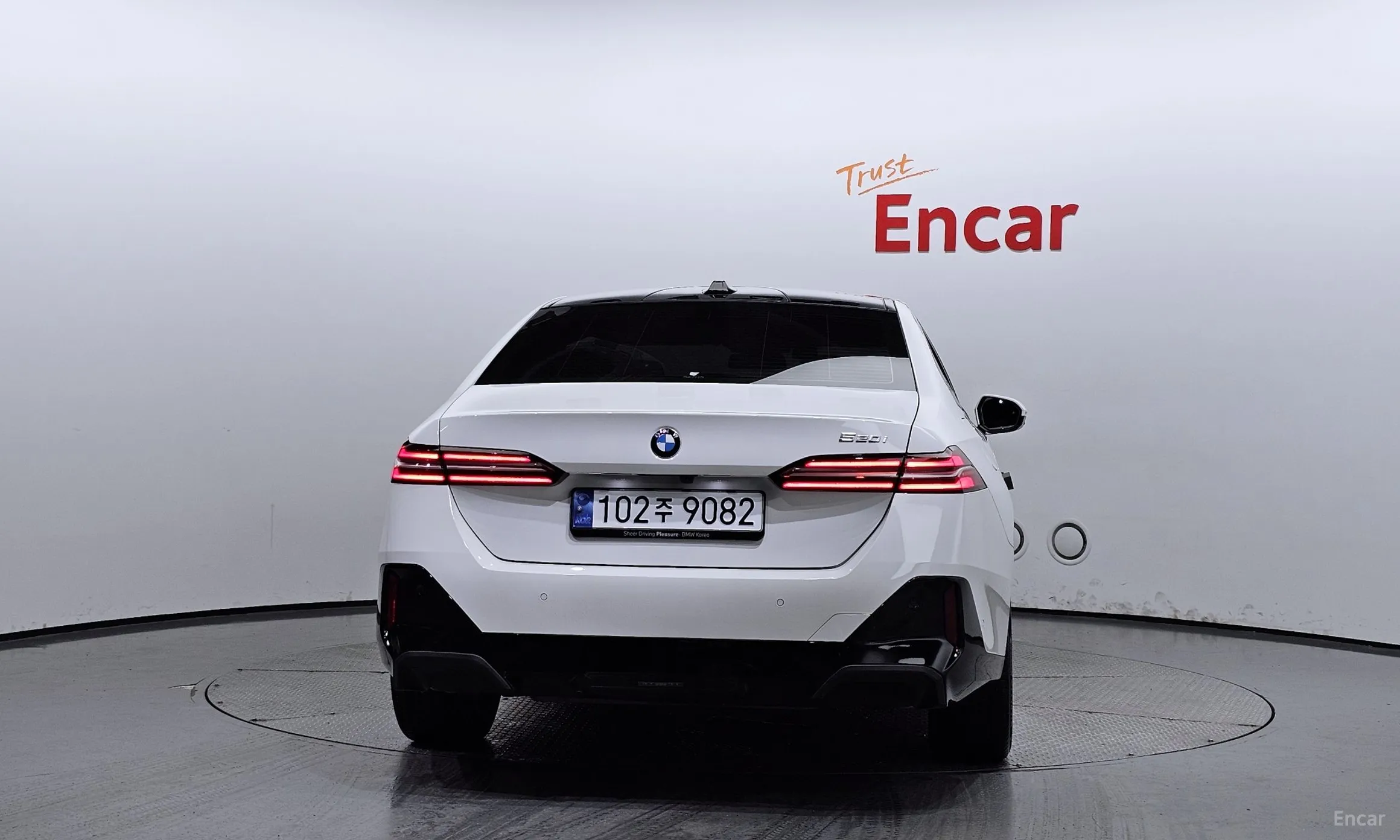 BMW 5 Series (G60) превью 3