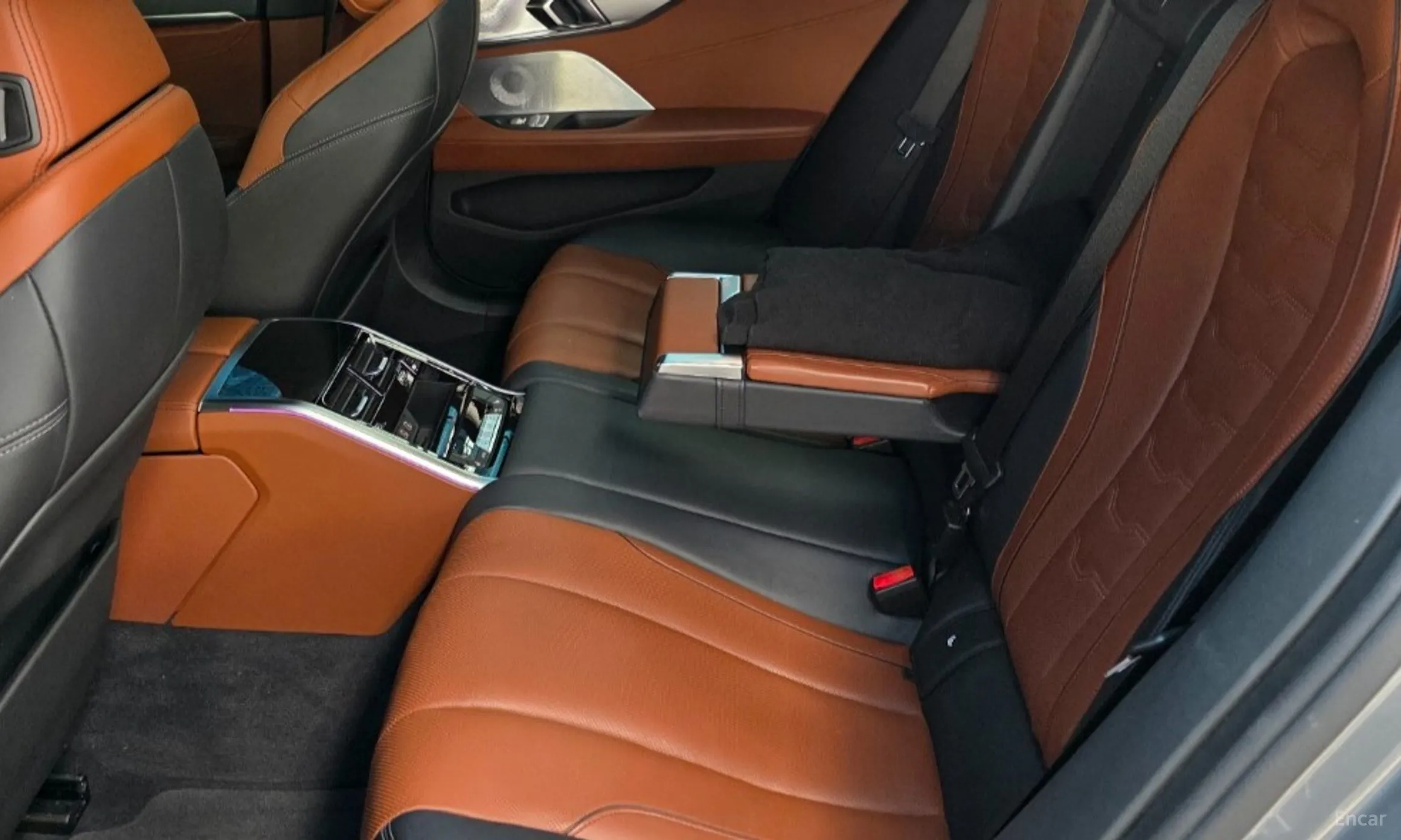 BMW 8-series (G15) превью 4