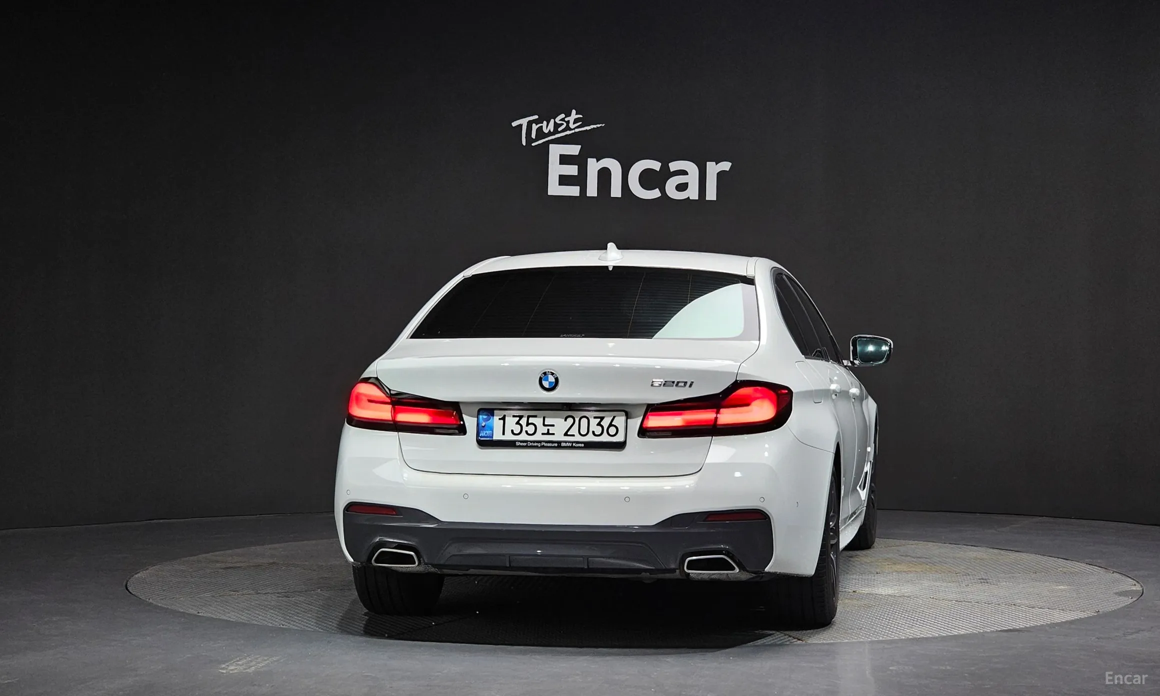BMW 5 Series (G30) превью 3