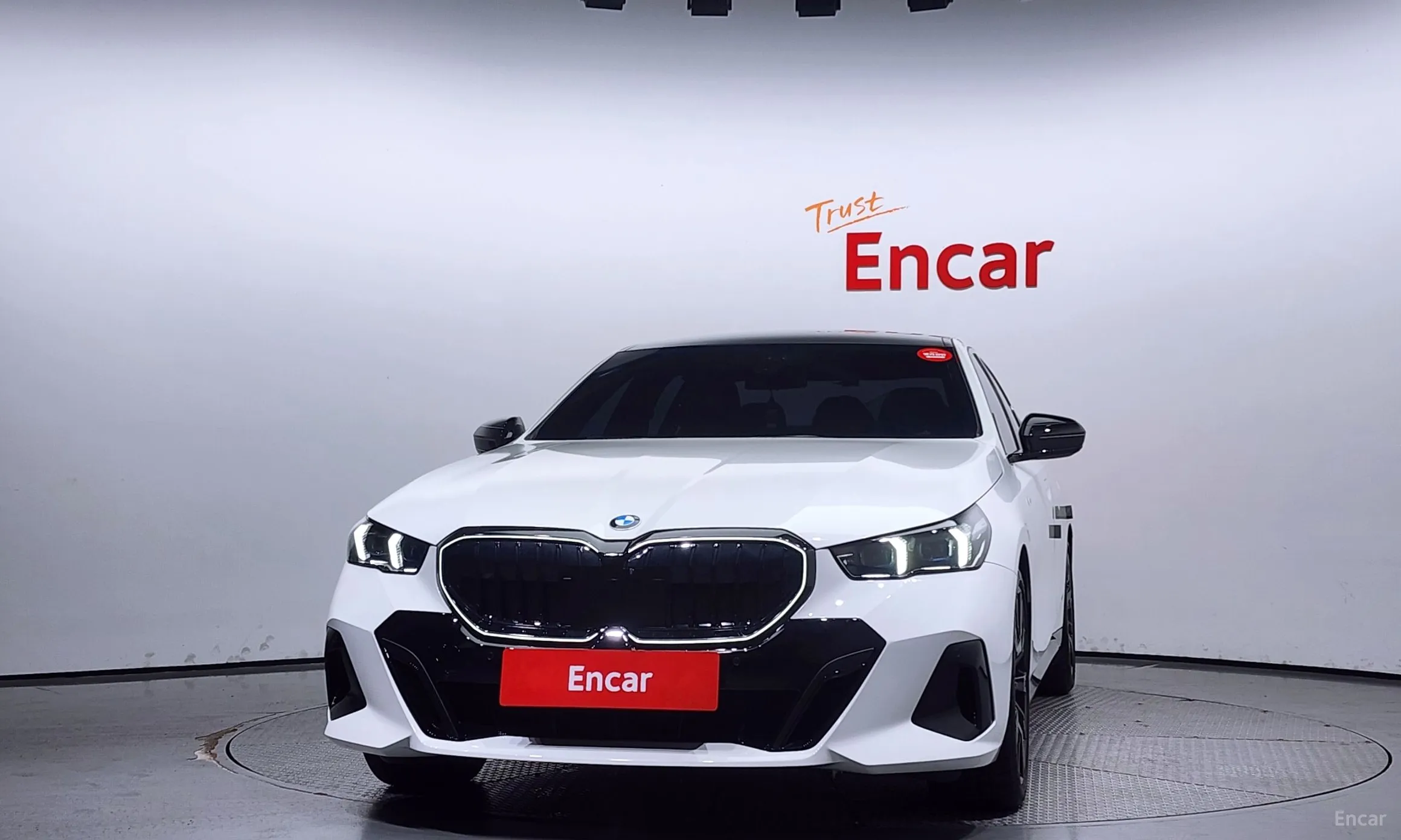 BMW 5 Series (G60) превью 2
