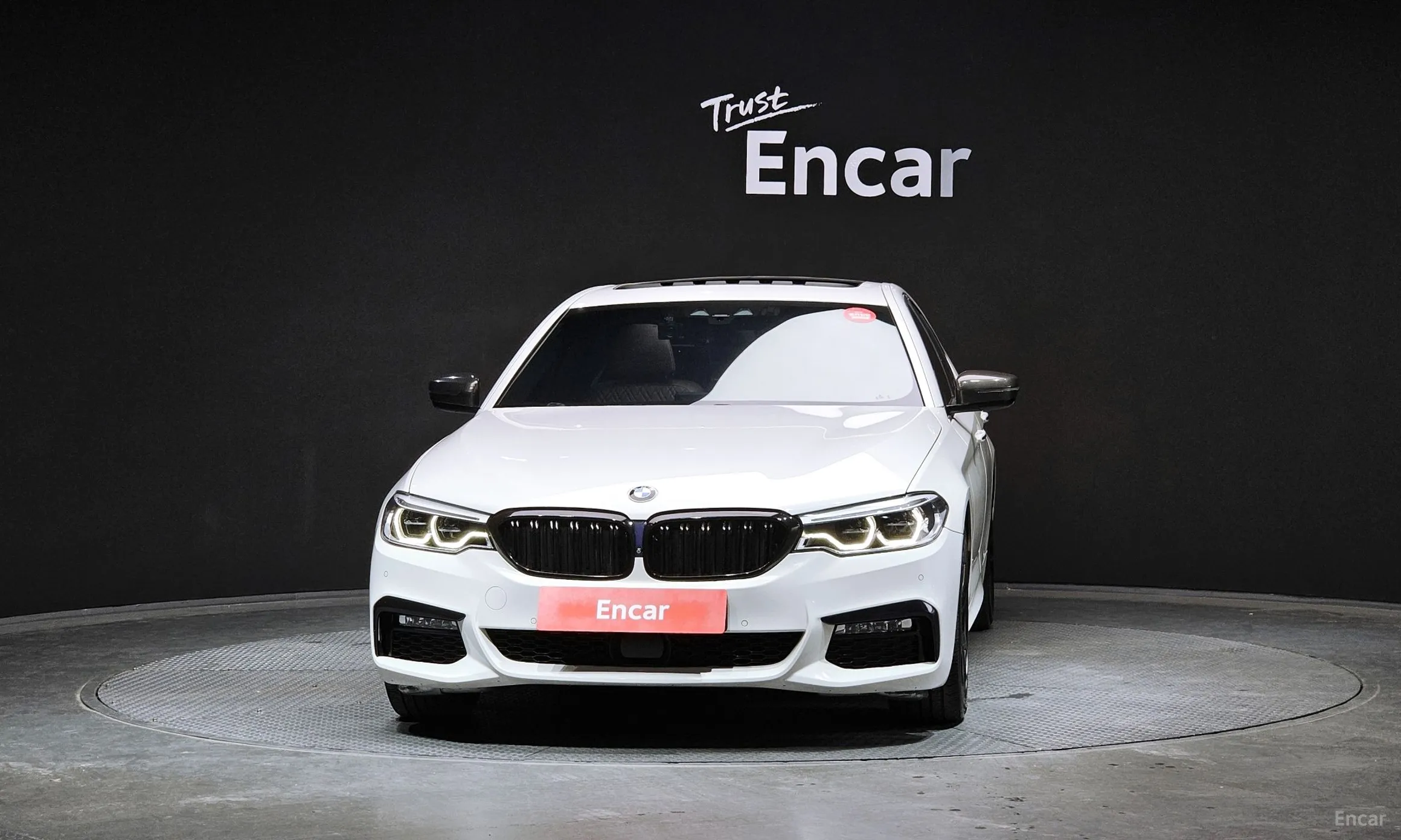 BMW 5 Series (G30) превью 2