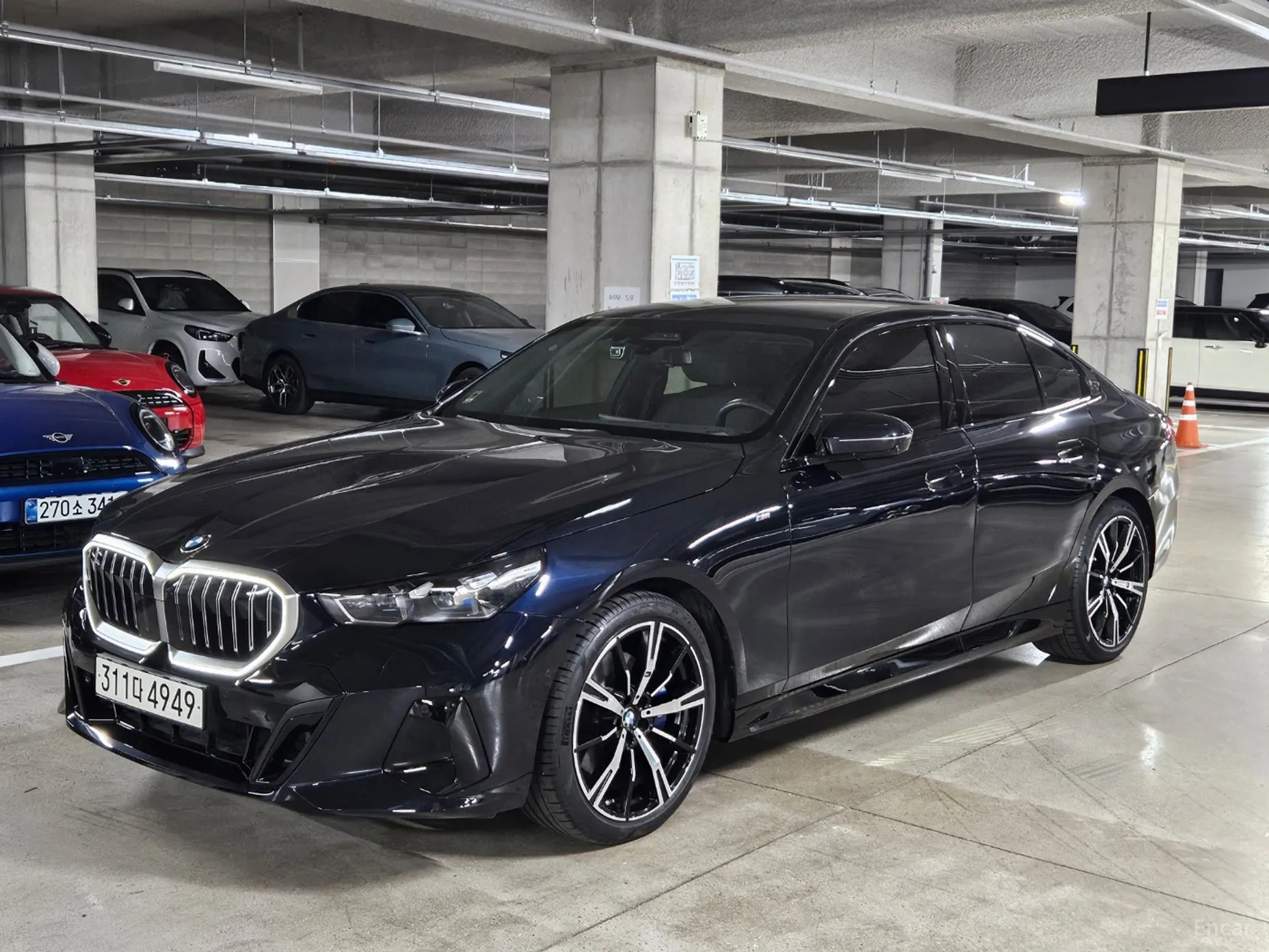 BMW 5 Series (G60) превью 2