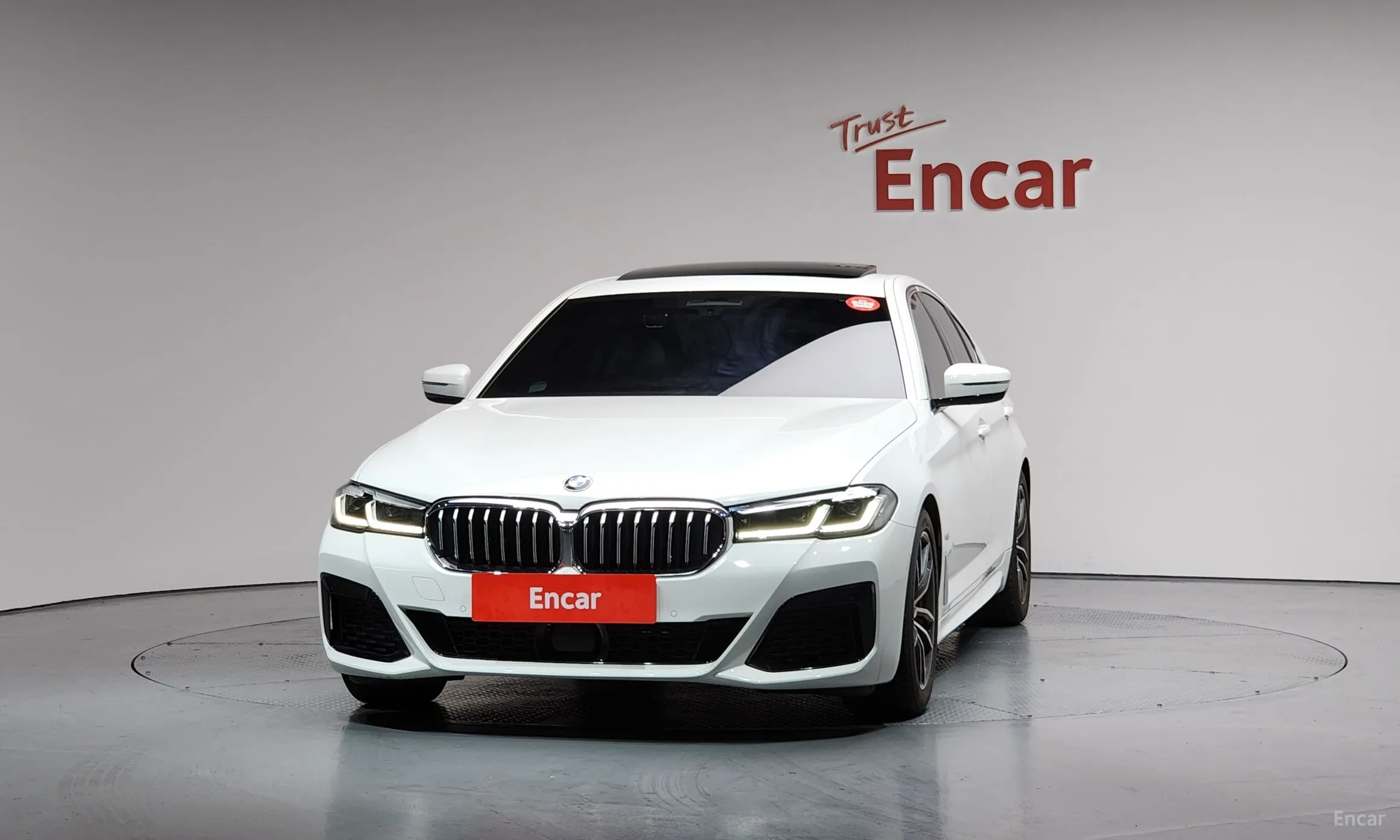 BMW 5 Series (G30) превью 2