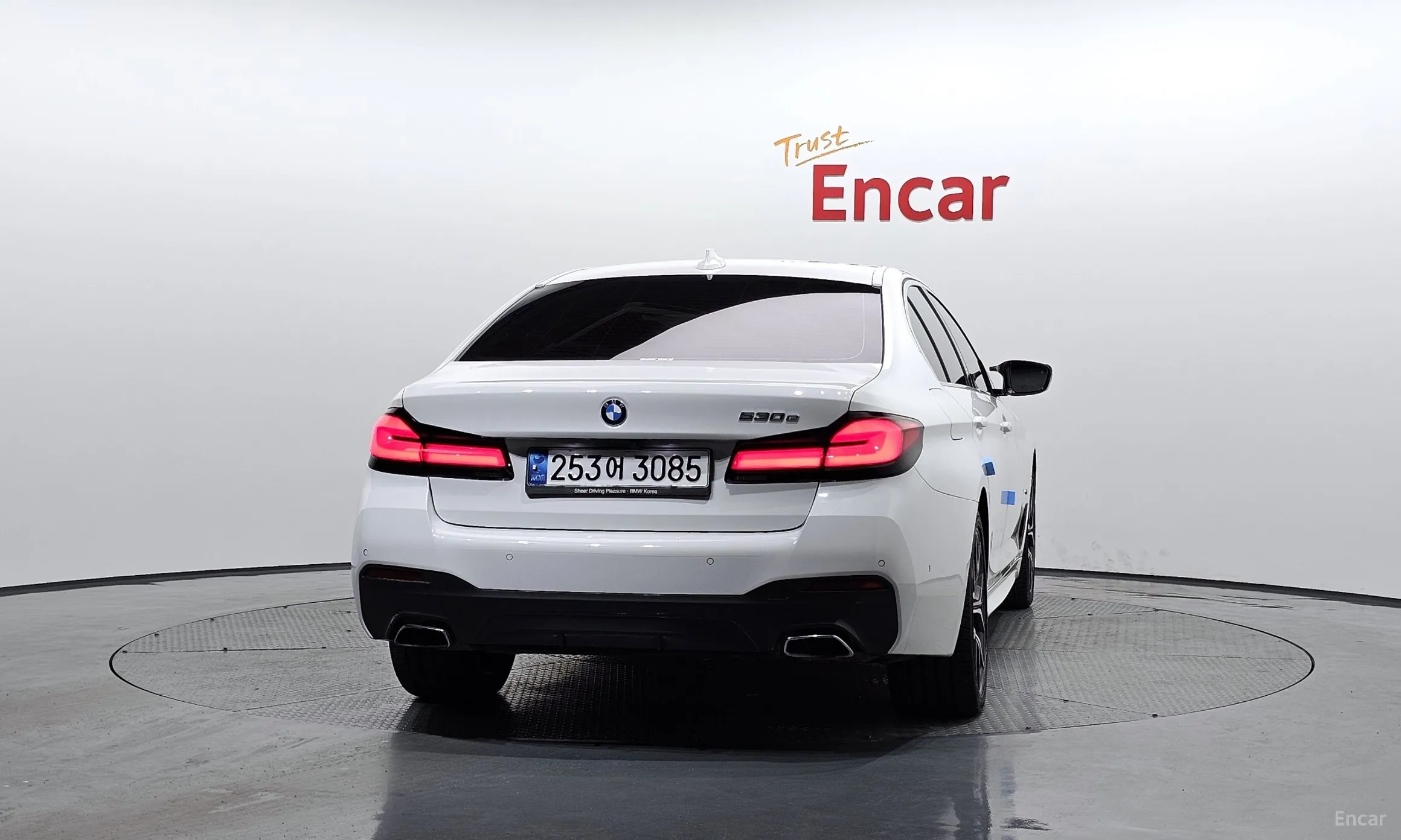 BMW 5 Series (G30) превью 3